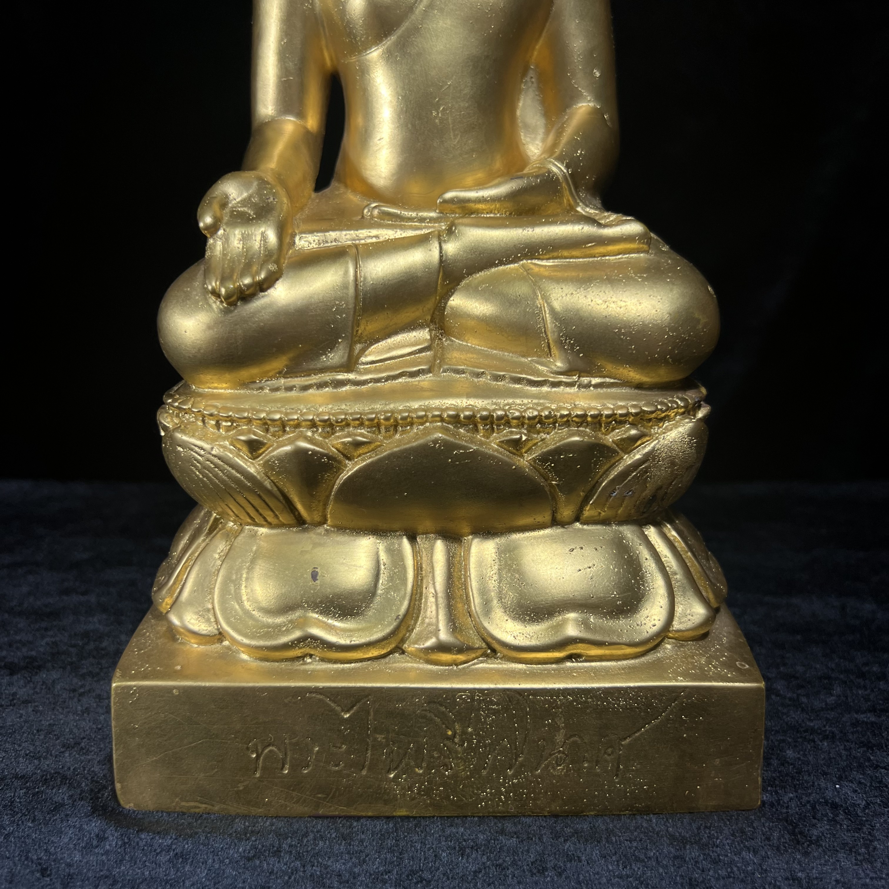 พระบูชาไพรีพินาศ วัดบวรนิเวศวิหาร ปี2538 จัดสร้างโดยสถาบันเทคโนโลยีพระจอมเกล้าพระนครเหนือ พุทธาภิเษก ณ อุโบสถวัดพระแก้ว ขนาดหน้าตัก 5 นิ้ว ทองเหลืองปิดทอง บรรจุแผ่นเงินจารโดยสมเด็จพระสังฆราช (ตอกโค๊ตหมายเลข(สจพ 309) (พระดี พิธีใหญ่)1 ใน 348 องค์ หายาก