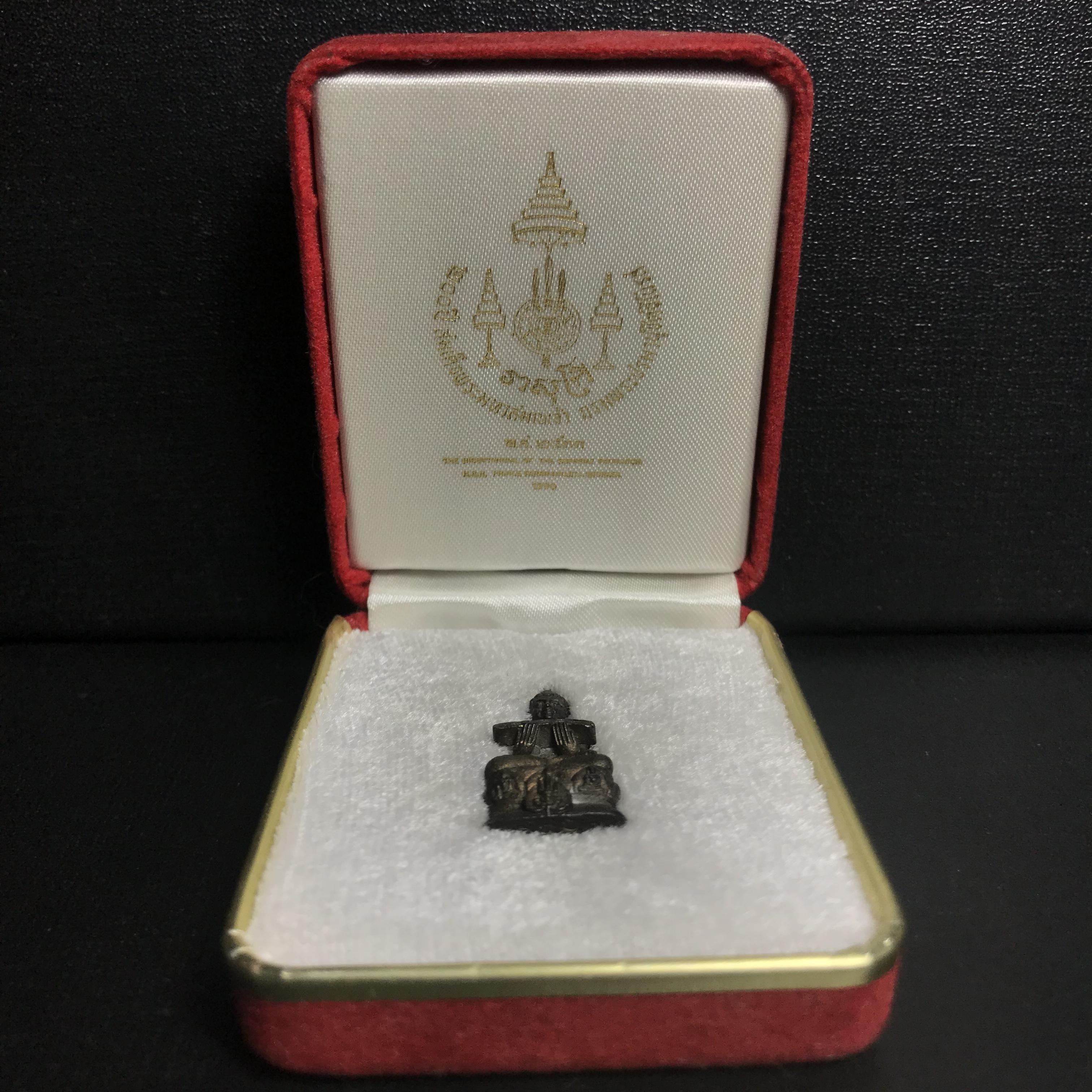 พระกริ่งปรมานุชิตชิโนรส วัดพระเชตุพนวิมลมังคลาราม(วัดโพธิ์) ปี2533 เนื้อนวโลหะ ( ในหลวงรัชกาลที่9เสด็จเททอง)