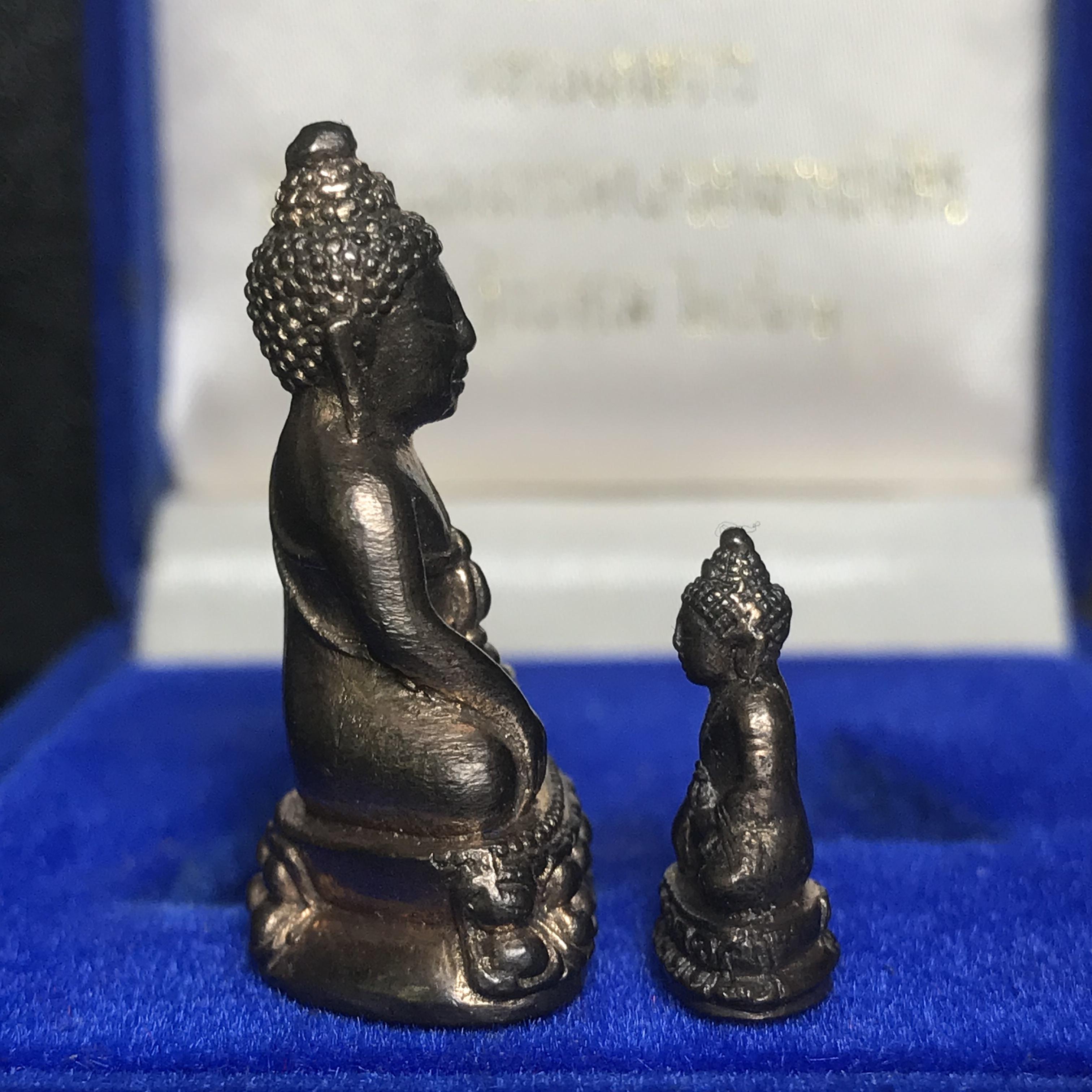 พระกริ่ง-พระชัยวัฒน์ นวราชบพิตร วัดตรีทศเทพ ปี2530 เนื้อนวโลหะ(1ใน 500 ชุด)(ในหลวงรัชกาลที่9เสด็จเททอง)