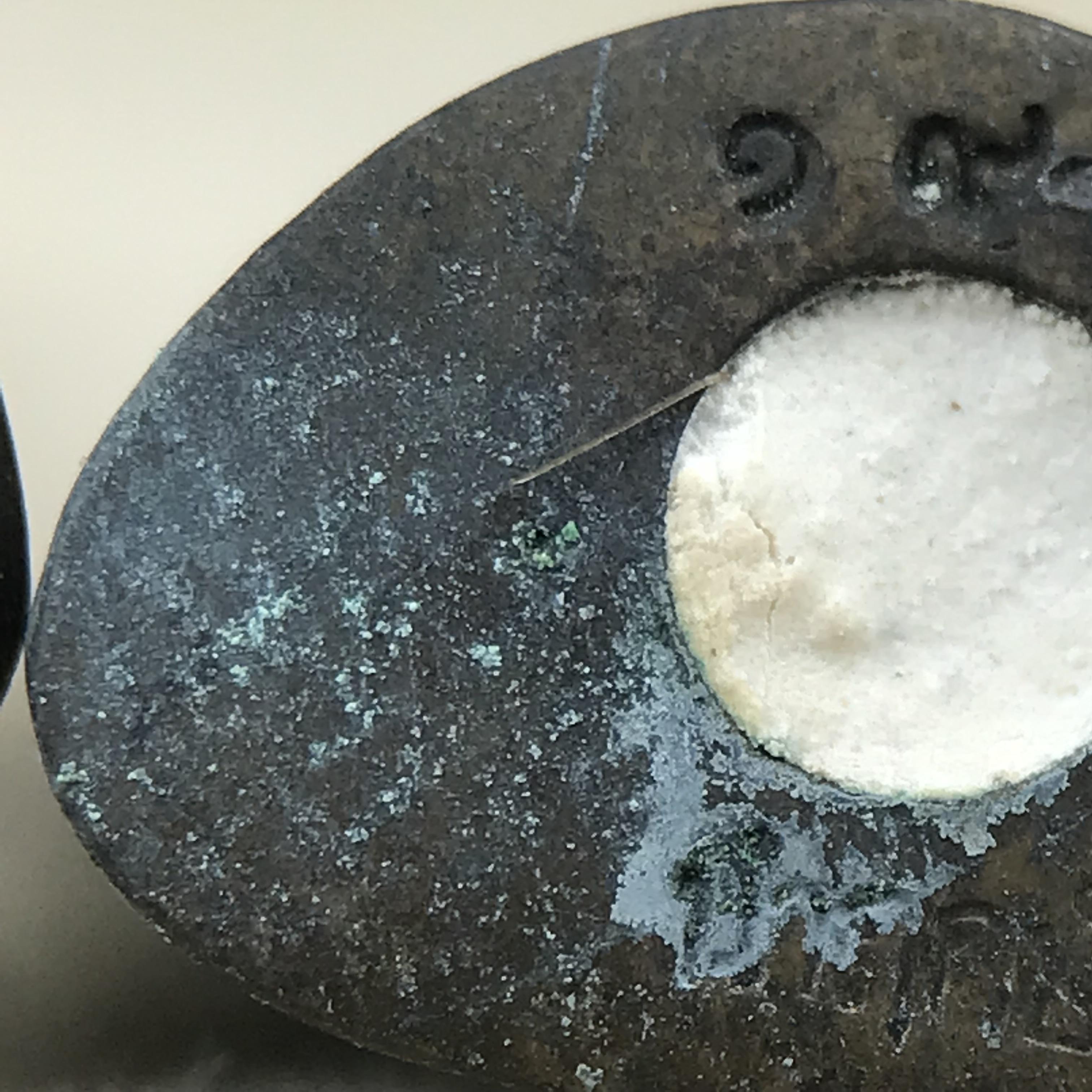 พระกริ่ง-พระชัยวัฒน์ ไพรีพินาศ ญสส.รุ่น นวฤทธิ์โภคทรัพย์ ปี 2544 อุดผงพุทธคุณ บรรจุมวลสารจิตรลดา และเส้นพระเกศาของสมเด็จพระญาณสังวร พระสังฆราชฯ พร้อมกล่องบรรจุเดิม เนื้อนวโละผิวปัดแต่ง(นำฤกษ์) ชุดหมายเลข ๑๙(1ใน 999 ชุด) หายากพบเจอน้อยมาก