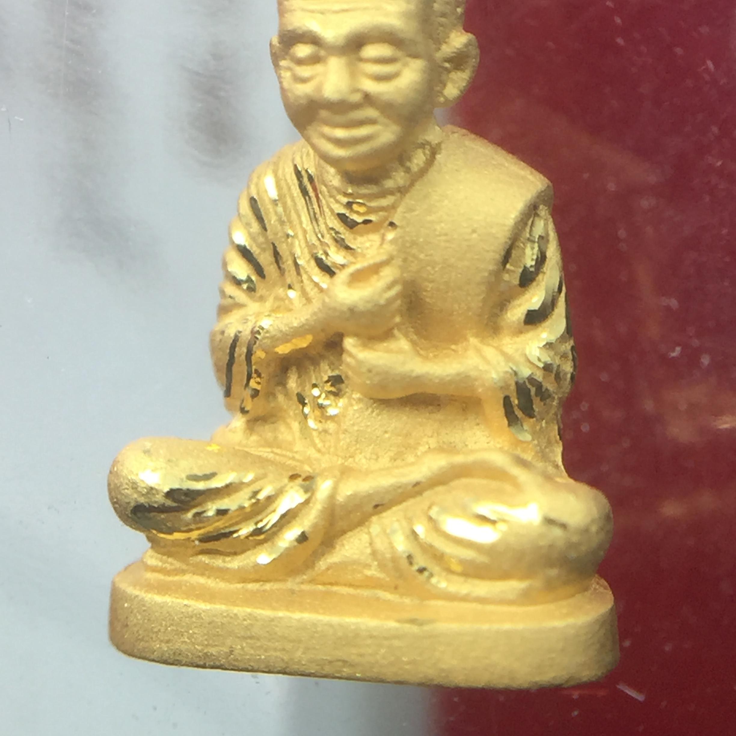 สมเด็จพระพุฒาจารย์โต พรหมรังสี(สมเด็จโต) รุ่นอุดมโชคโภคทรัพย์ ปี 2550 เนื้อทองคำ(สภาพ สวย ซีนซองเดิม กล่องบรรจุเดิมครบสมบูรณ์)