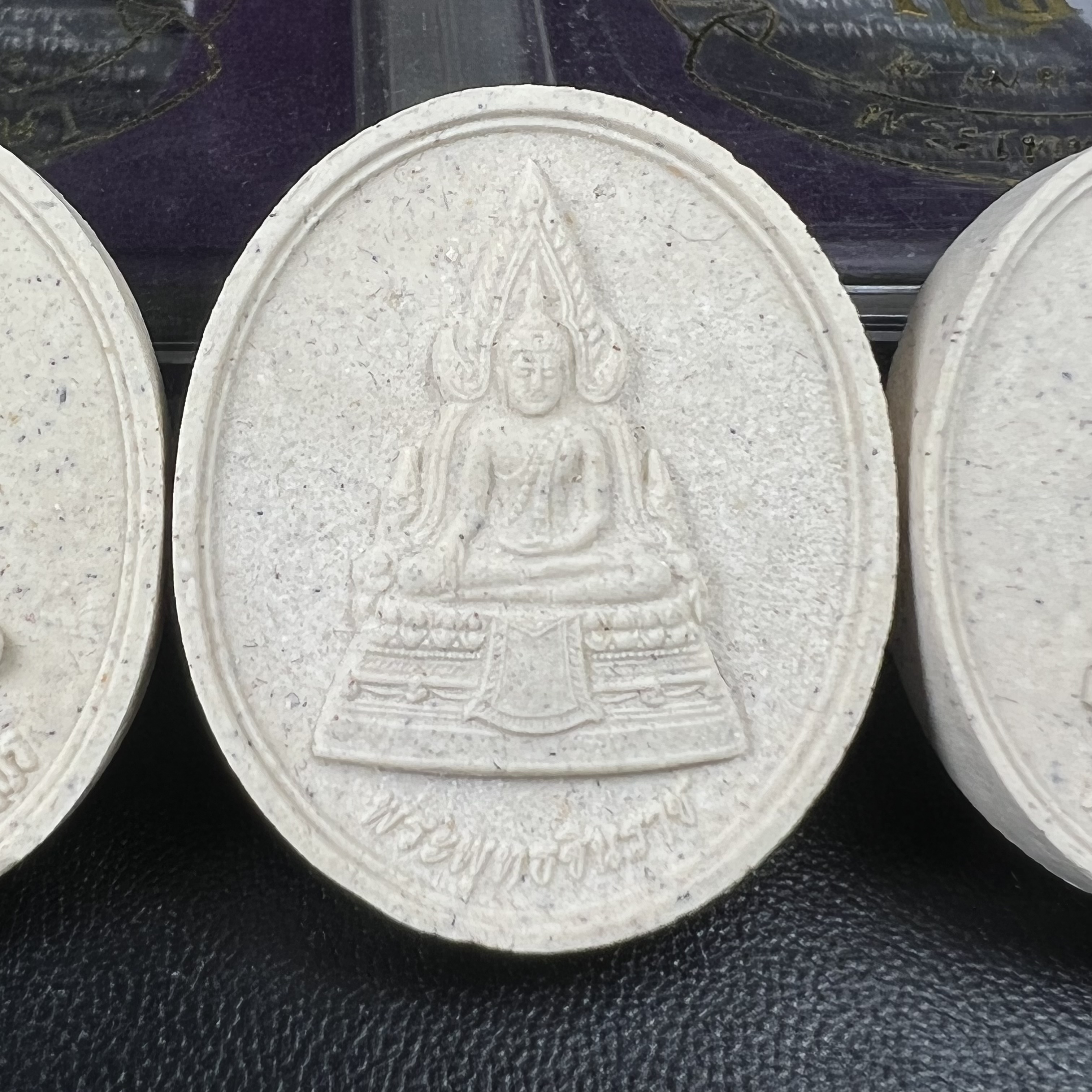 พระเบญจพุทธปาฏิหาริย์ สธ. รุ่น “พระเทพรักษา” ปี 2554 ชุดเนื้อผง ขนาด 2.5 ซม.(ครบชุด 5 องค์) พร้อมกล่องบรรจุเดิมครบสมบูรณ์(พิธีใหญ่ มหาพุทธาภิเษก 5 วัด 5 พิธี)