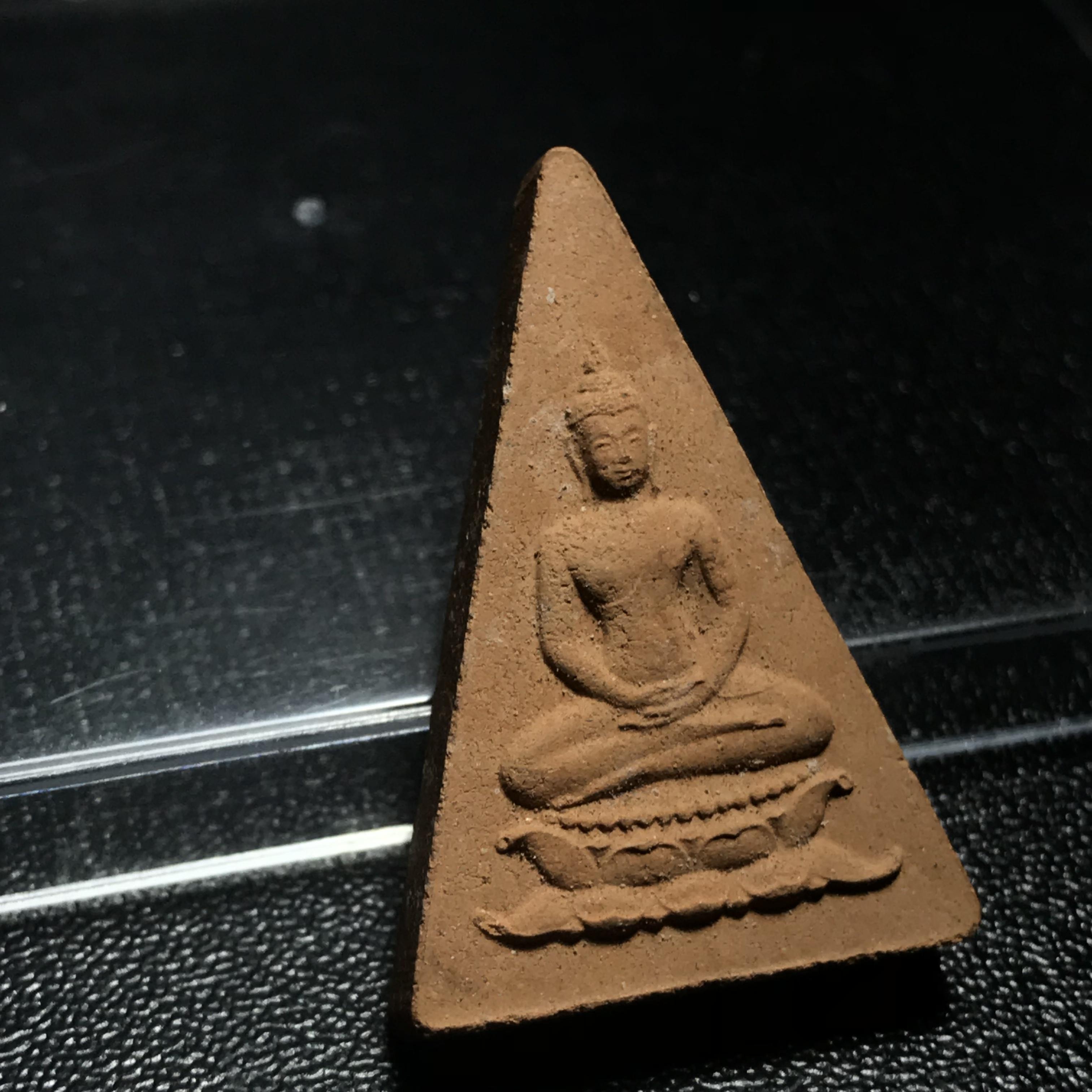 พระสมเด็จอุณาโลมทรงจิตรลดา ปี 2519 วัดบวรนิเวศวิหาร พิมพ์ใหญ่(สภาพคัดสวย)อีกหนึ่งวัตถุมงคลในหลวงที่ทรงคุณค่า