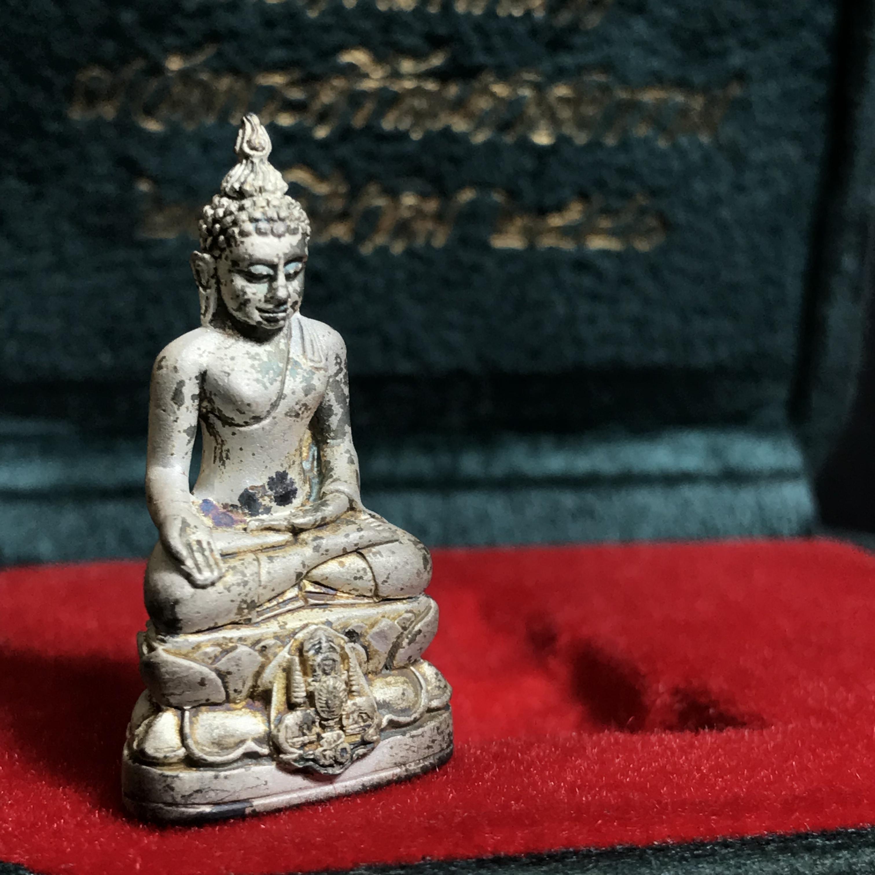 พระกริ่งไพรีพินาศ ครองสิริราชสมบัติครบ 50 ปี พ.ศ.2540 เนื้อเงิน ชุดพระราชทาน(หายาก)