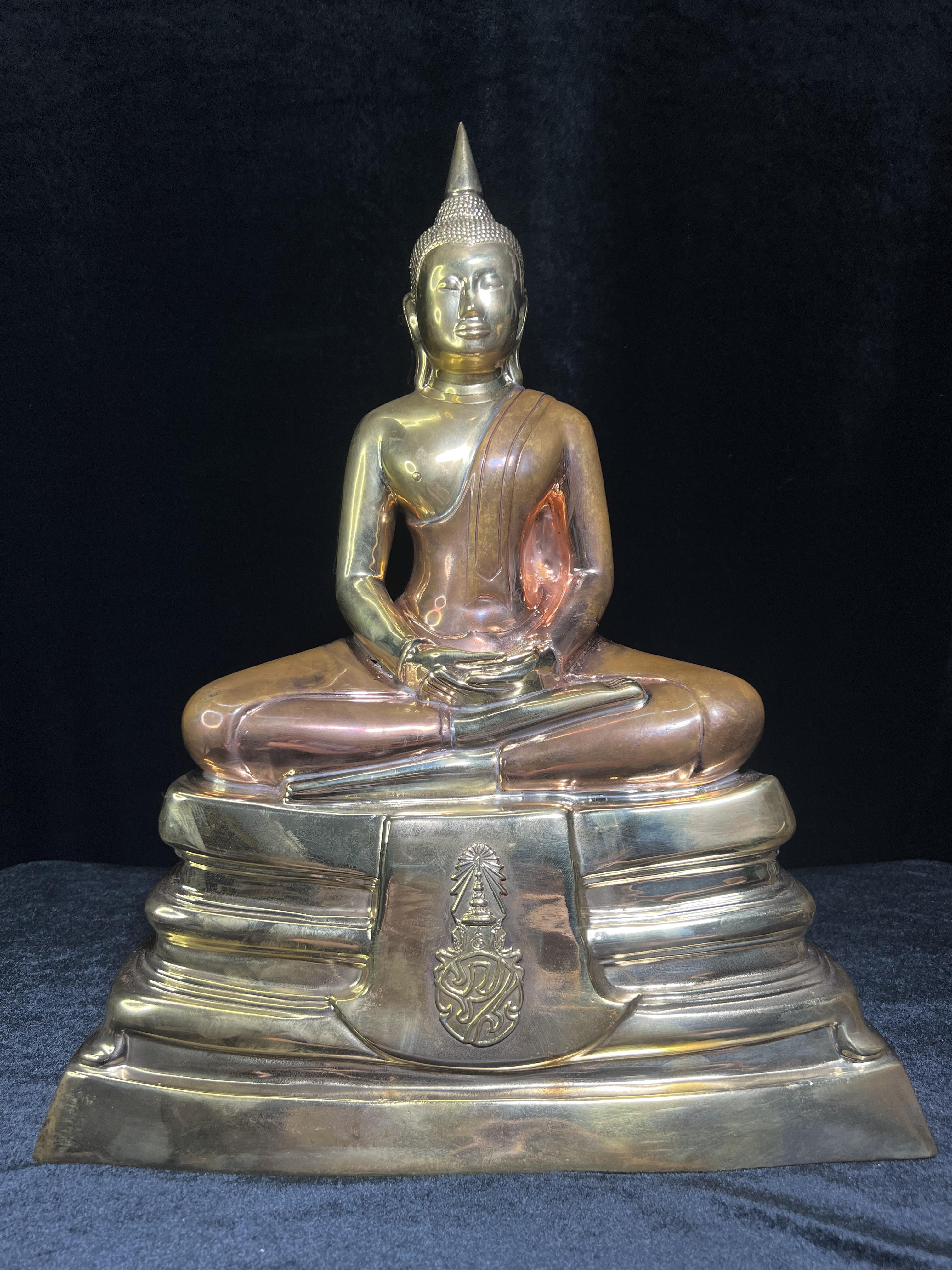 พระบูชาพระพุทธโสธร ภปร. รุ่นย้อนยุค ปี 2539 กาญจนาภิเษกครองราชสมบัติครบ 50ปี ในหลวงรัชกาลที่ 9 ขนาดหน้าตัก 9นิ้ว เนื้อสามกษัตริย์ หมายเลข๐๒๓๒๓(เลขสวย)อีกหนึ่งรุ่นยอดนิยม