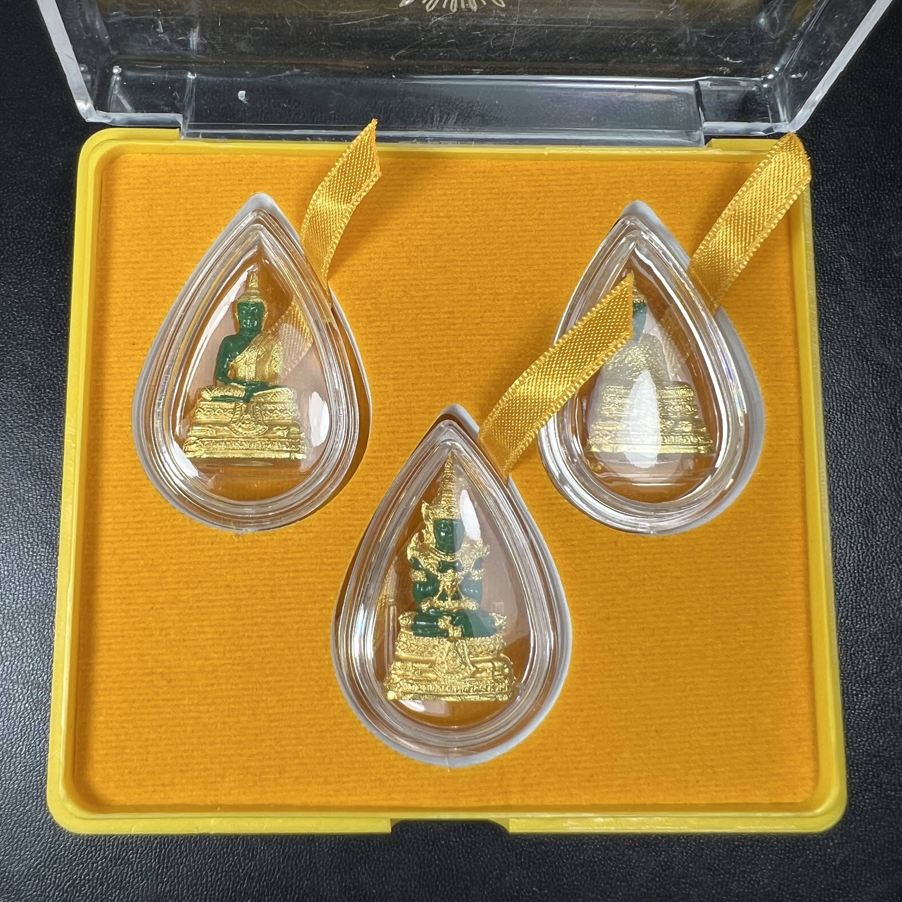 พระพุทธมหามณีรัตนปฏิมากร(พระแก้วมรกต) วัดพระศรีรัตนศาสดาราม สำนักพระราชวัง จัดสร้าง ชุด3 ฤดู ร้อน ฝน หนาว(บรรจุมวลสารใต้ฐาน)