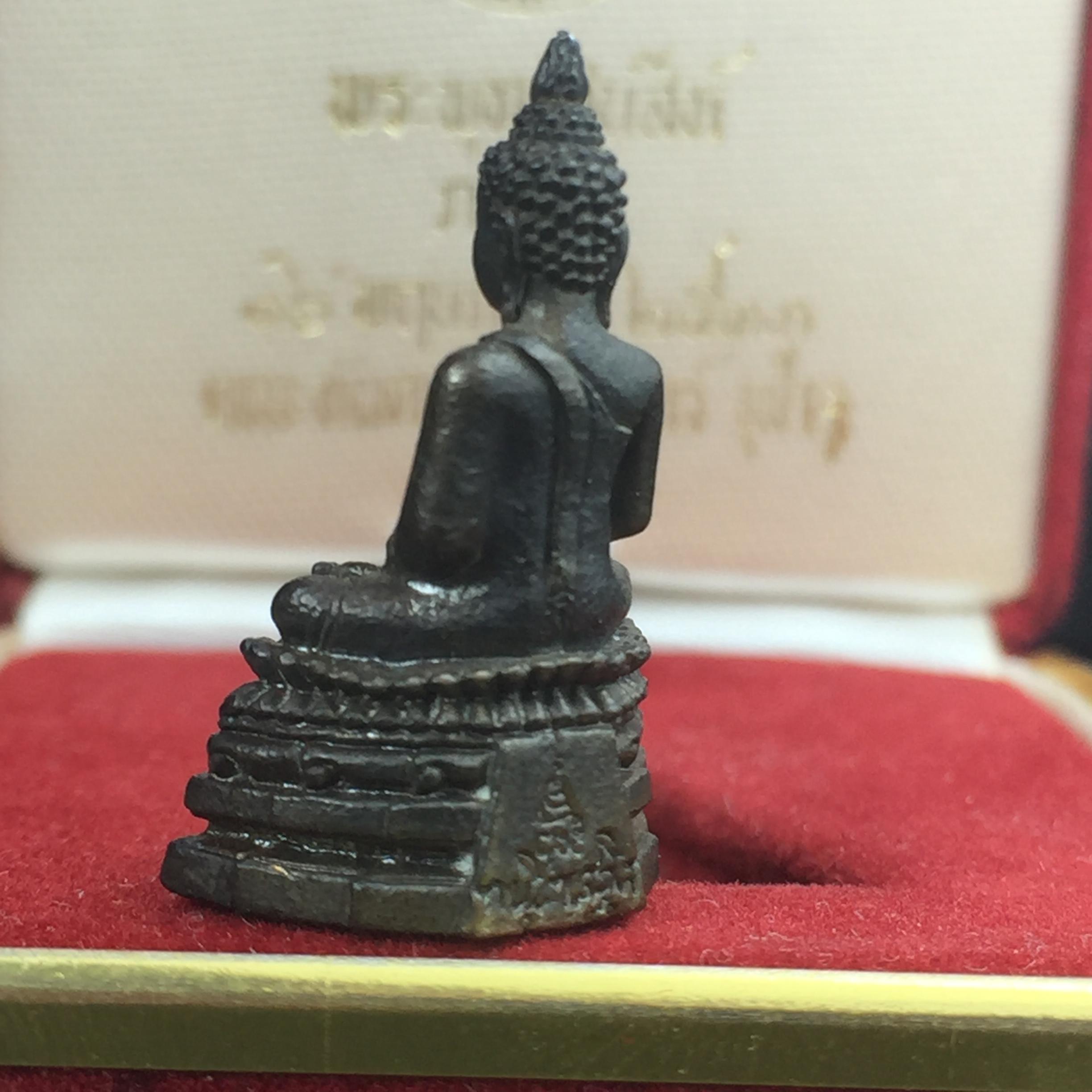 พระกริ่งพระพุทธชินสีห์ ภปร ทันโตเสฏโฐ ปี 2533 เนื้อนวโลหะ (วัตถุมงคลหนึ่งเดียวที่บรรจุพระทนต์(ฟัน)ในหลวงรัชกาลที่9 พระราชทานให้จัดสร้าง)(1ใน1999องค์)