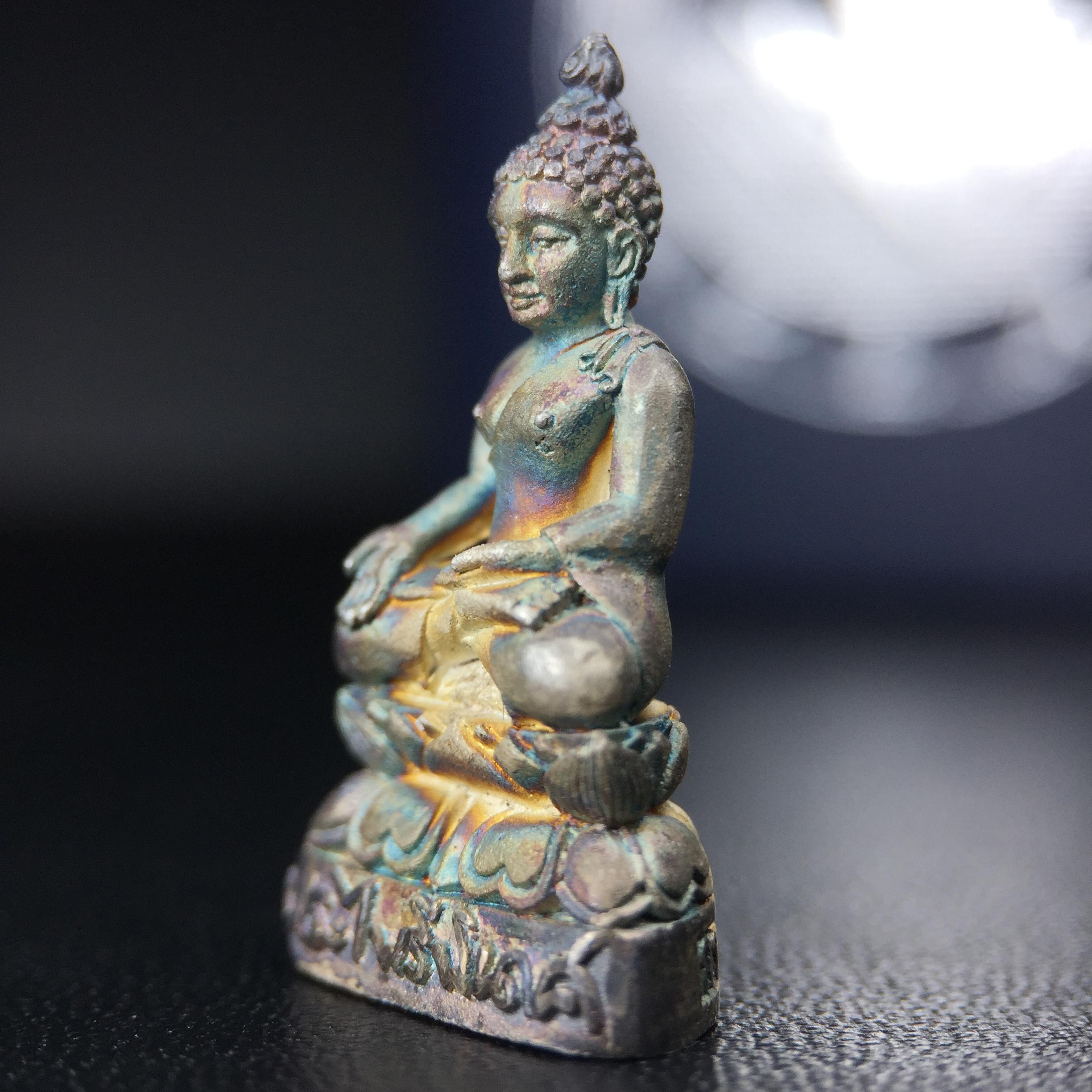 พระกริ่งไพรีพินาศ วัดบวรนิเวศวิหาร ปี2538 การไฟฟ้าส่วนภูมิภาคจัดสร้าง เนื้อเงิน(สภาพผิวเดิม ขึ้นสีรุ้งธรรมชาติ สวยแบบนิยม)พร้อมกล่องบรรจุเดิม หมายเลข 6432