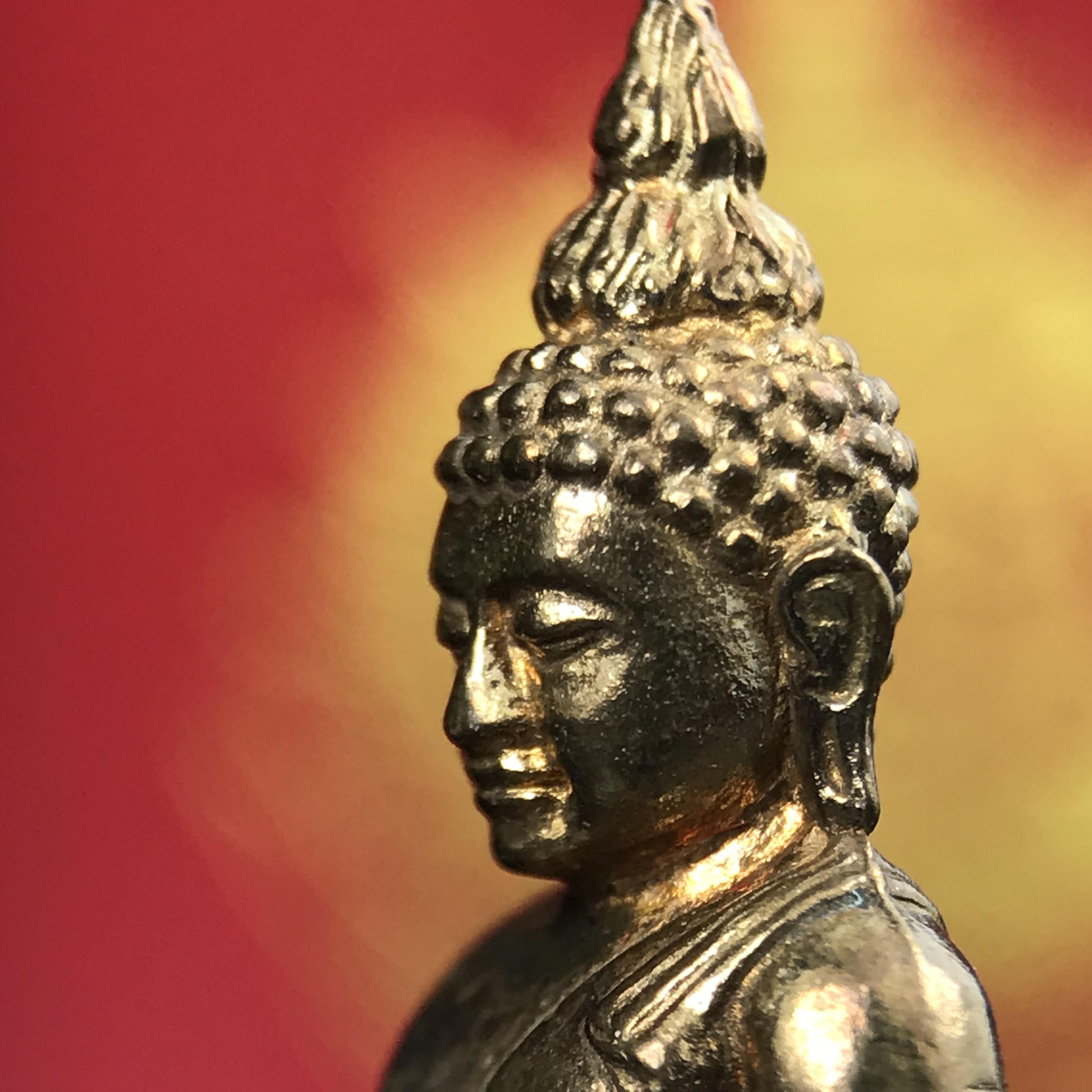 พระกริ่งไพรีพินาศ บรรจุเหล็กไหล ครั้งแรกและครั้งเดียวในประวัติศาสตร์ เฉลิมพระเกียรติ พระบาทสมเด็จพระเจ้าอยู่หัวรัชกาลที่9 พระชนมพรรษา 6 รอบ ปี2542 เนื้อสัมฤทธิ์(บรรจุเหล็กไหล)ดีนอก-ดีใน พิธีใหญ่ มวลสารเด่น(พิเศษกรรมการ ตอก 2 โค๊ต หมายเลข ๑๕๙๓)หายาก