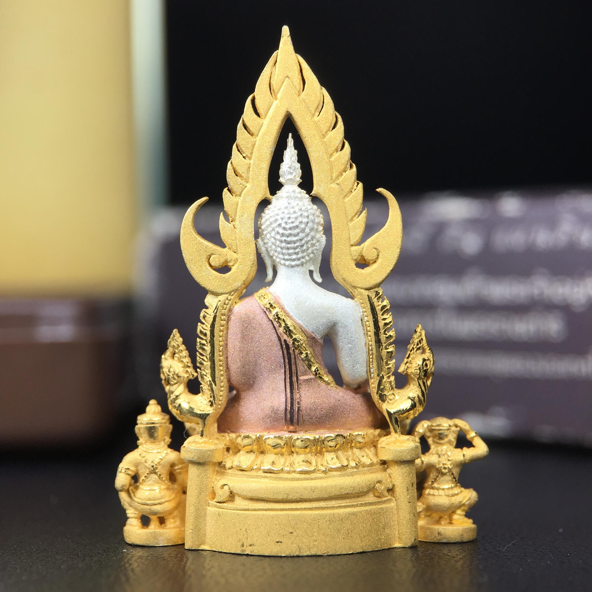 พระพุทธชินราช ภปร. โครงการ "เพราะแผ่นดินนี้ คือ แผ่นดินเกิด" ปี2548(รุ่นแรก) ลอยองค์ หน้าตัก 1/2 นิ้ว เนื้อเงินสามกษัตริย์ พุทธศิลป์งดงามทรงคุณค่า รุ่นยอดนิยม