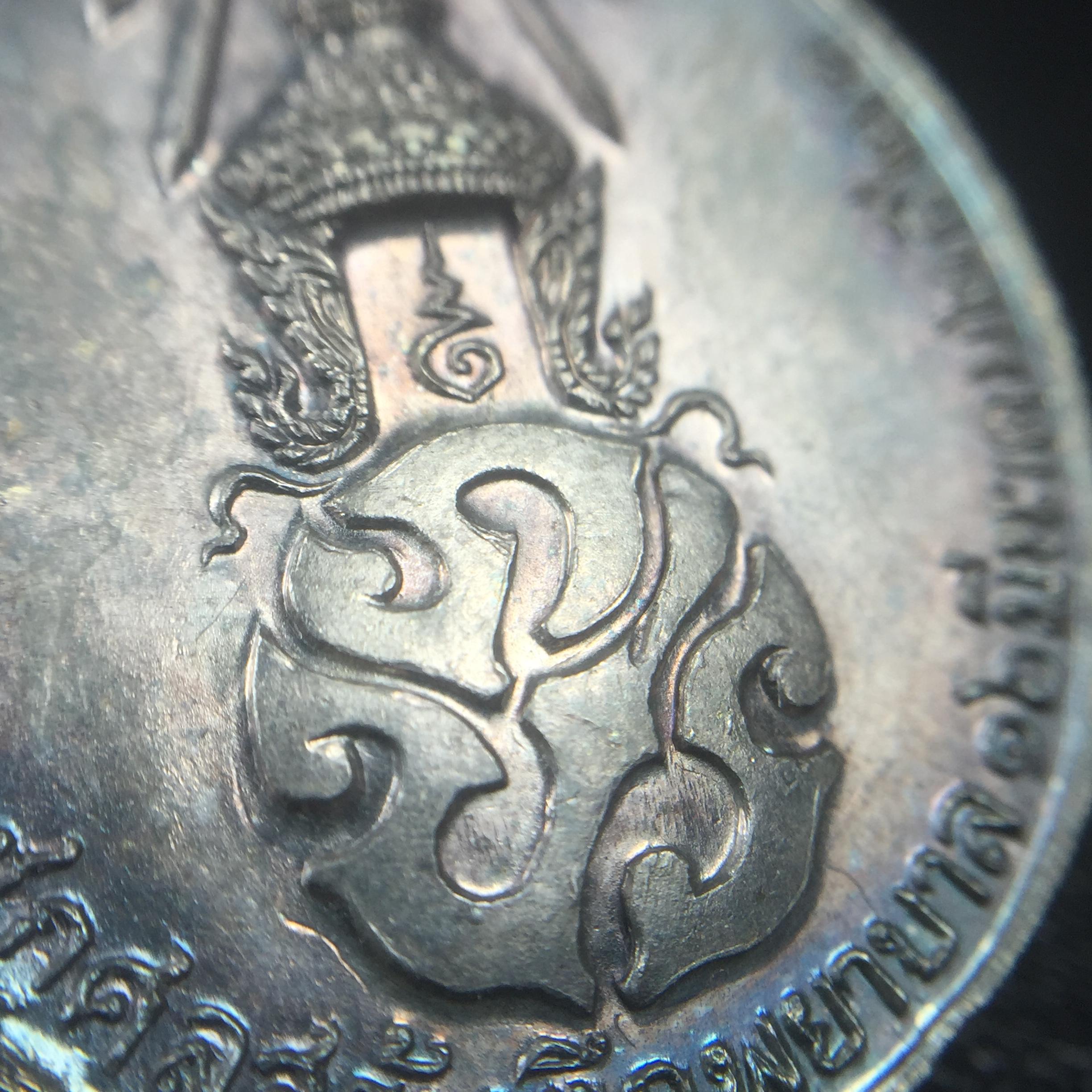 หลวงปู่แหวน วัดดอยแม่ปั๋ง รุ่นสร้างตึกโรงพยาบาล ปี 2521 หลัง ภปร.(ใหญ่) เนื้อเงิน(บล็อกนิยม)(คัดสวยสภาพผิวเดิมสวยครบสมบูรณ์(หายาก)