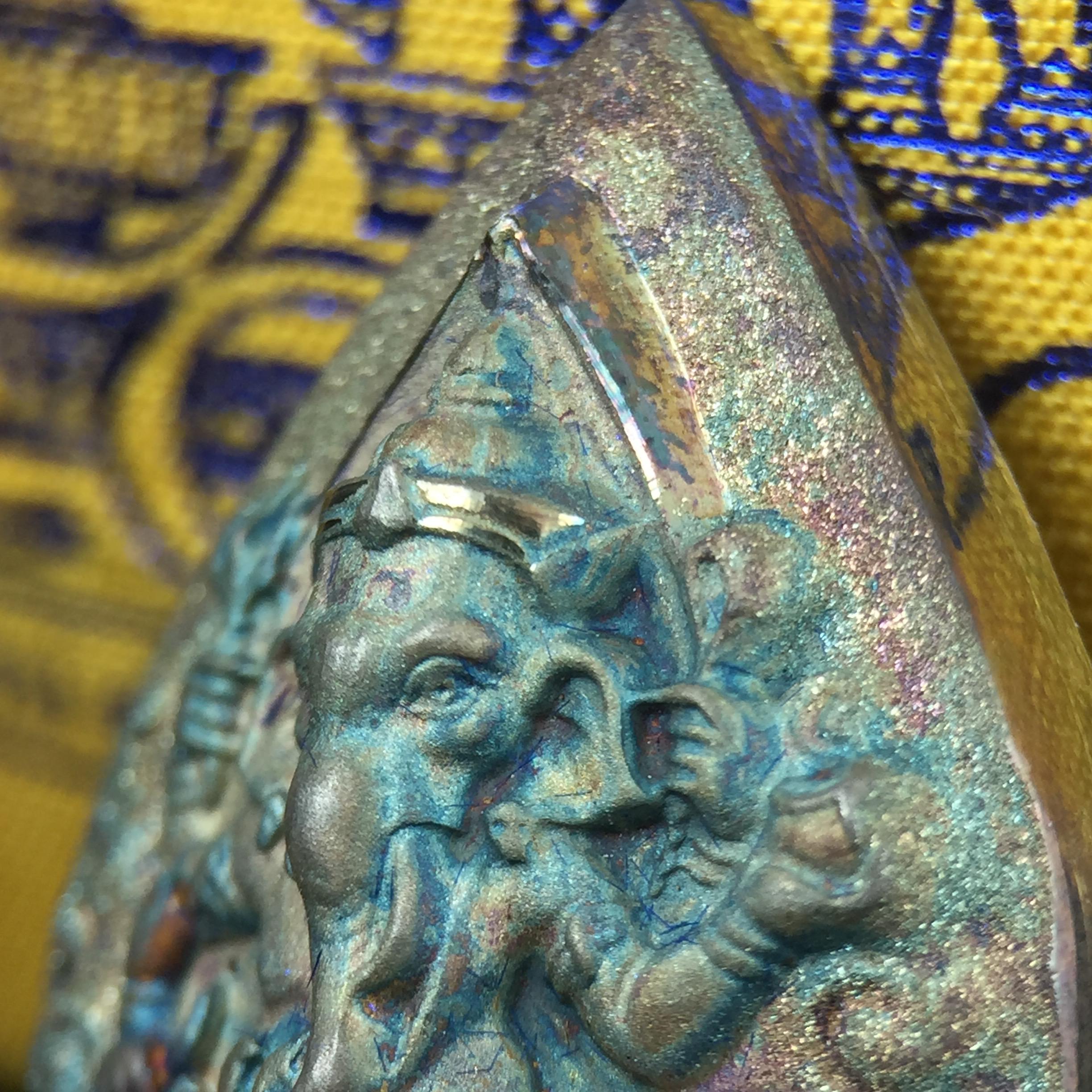 เหรียญพระพิฆเนศวร ญสส. ชุดกาญจนาภิเษกครองราชย์ 50 ปี พุทธศักราช 2538 พิมพ์ใหญ่(2.9 ซม.) เนื้อเงินผิวเดิมกลับดำขึ้นสีรุ้งเข้มขลังงดงามธรรมชาติสร้างสรรค์ สภาพสวยเดิมพร้อมกล่องบรรจุเดิม ตอกโค๊ดหมายเลขกำกับ(1ใน 5539องค์)