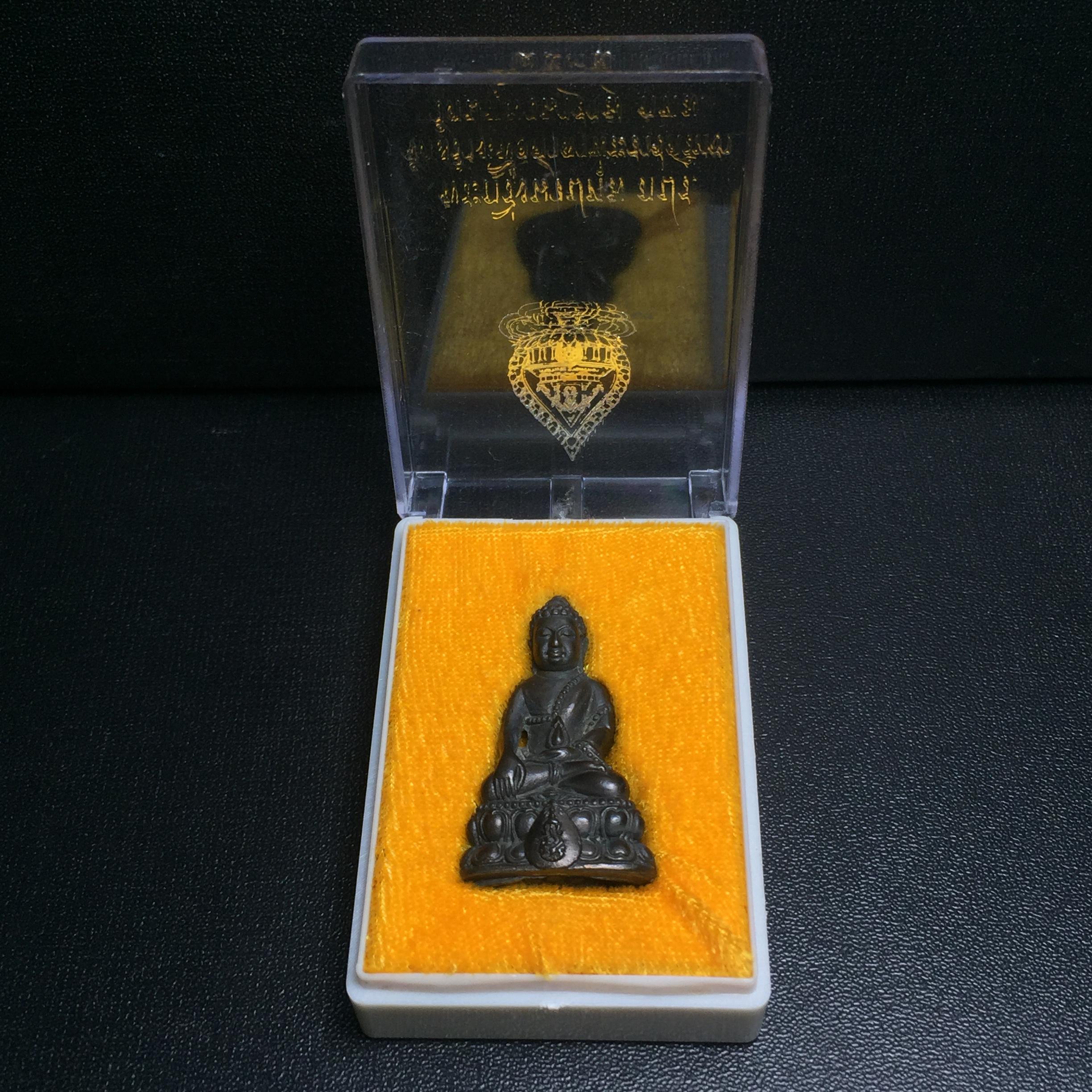 พระกริ่งนวปทุม ภปร. วัดปทุมวนาราม เนื้อนวโลหะ ปี2535(ในหลวงรัชกาลที่9เสด็จเททอง)หายาก 1ใน3000องค์