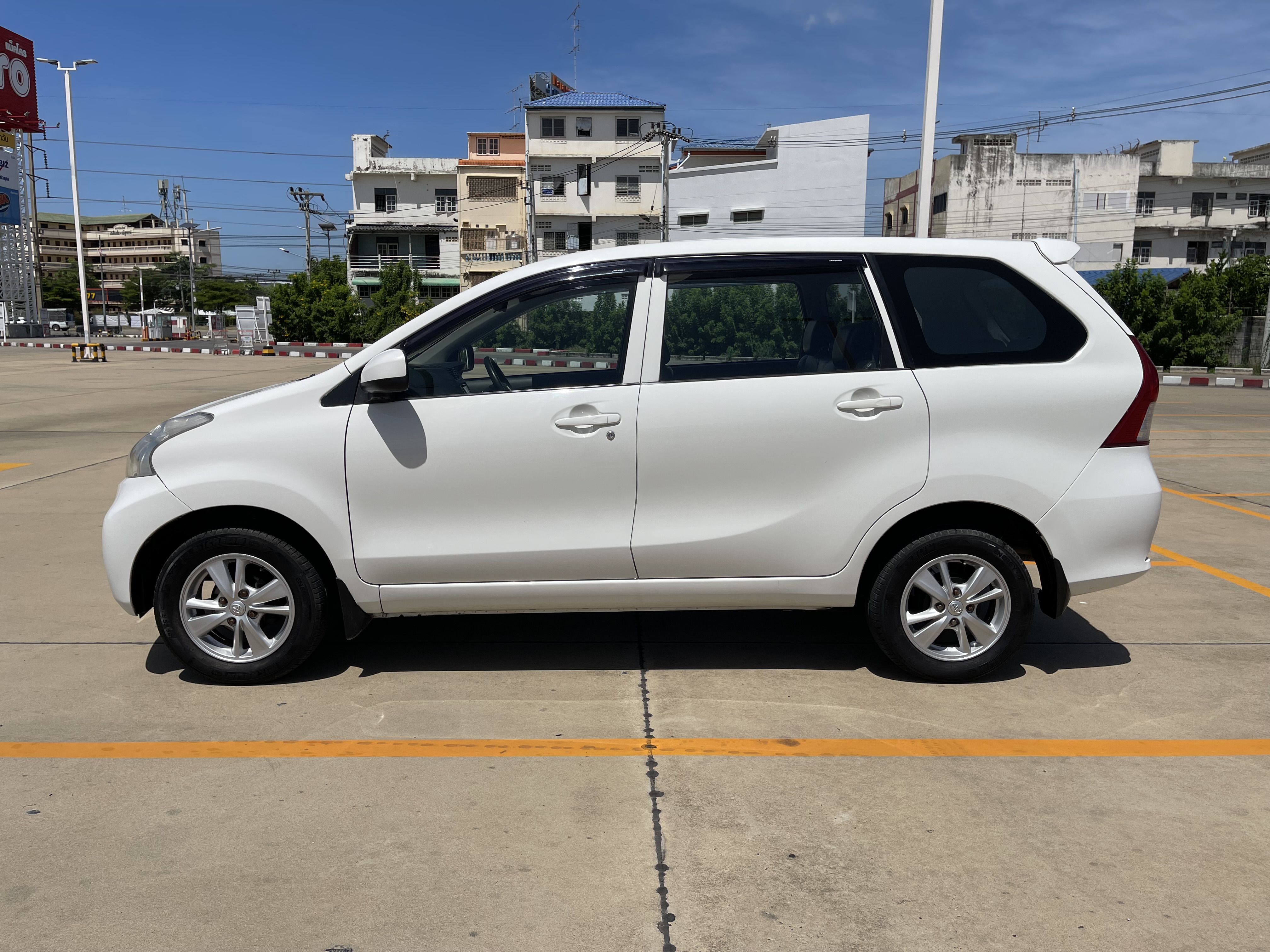 Toyota Avanza 1.5 G At 2015 ขาว