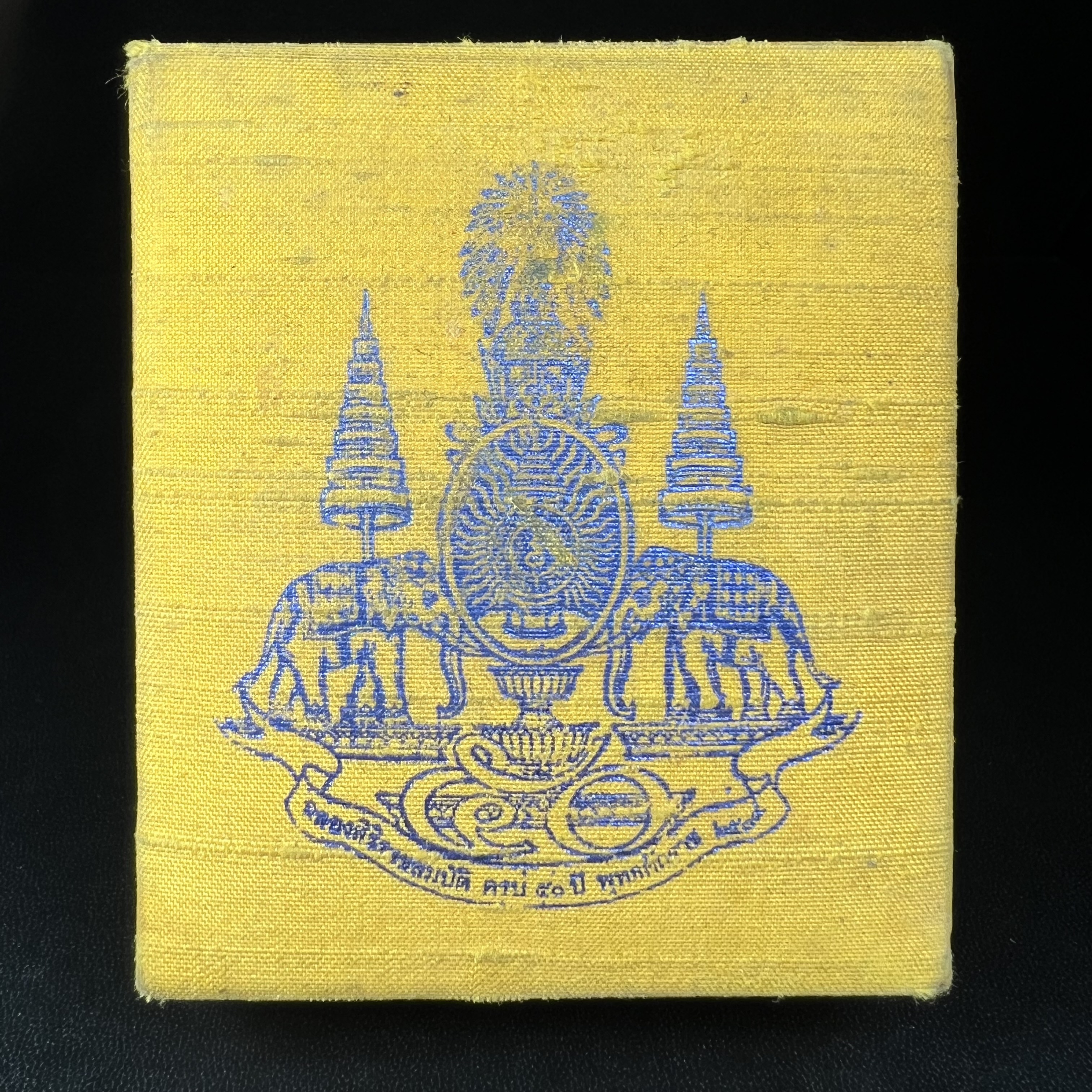 พระกริ่งจีน "ต้าเยิ่นถะ" ชุดกาญจนาภิเษกครองราชย์ 50 ปี วัดบวรนิเวศวิหาร ปี 2538 เนื้อเงินสามกษัตริย์ 99.99% สูง 3.8 ซม. (สภาพผิวสวยเดิมติดรุ้งๆ พิธีใหญ่ พุทธศิลป์งดงาม) สภาพสวยเดิมพร้อมกล่องบรรจุเดิม ***ตอกโค๊ดหมายเลข ๖๒๙๒***