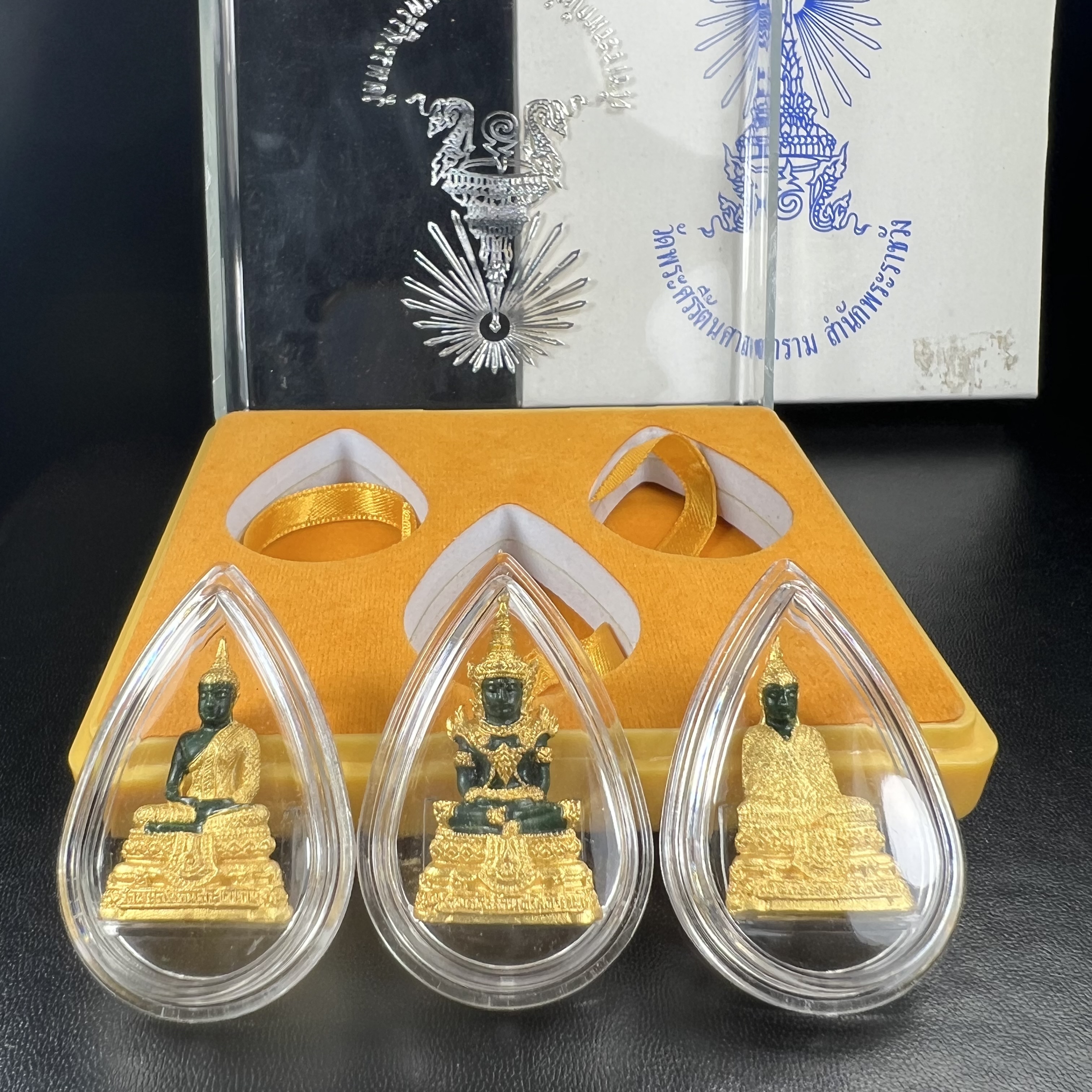 พระพุทธมหามณีรัตนปฏิมากร(พระแก้วมรกต) วัดพระศรีรัตนศาสดาราม สำนักพระราชวัง จัดสร้าง ชุด3 ฤดู ร้อน ฝน หนาว(บรรจุมวลสารใต้ฐาน)