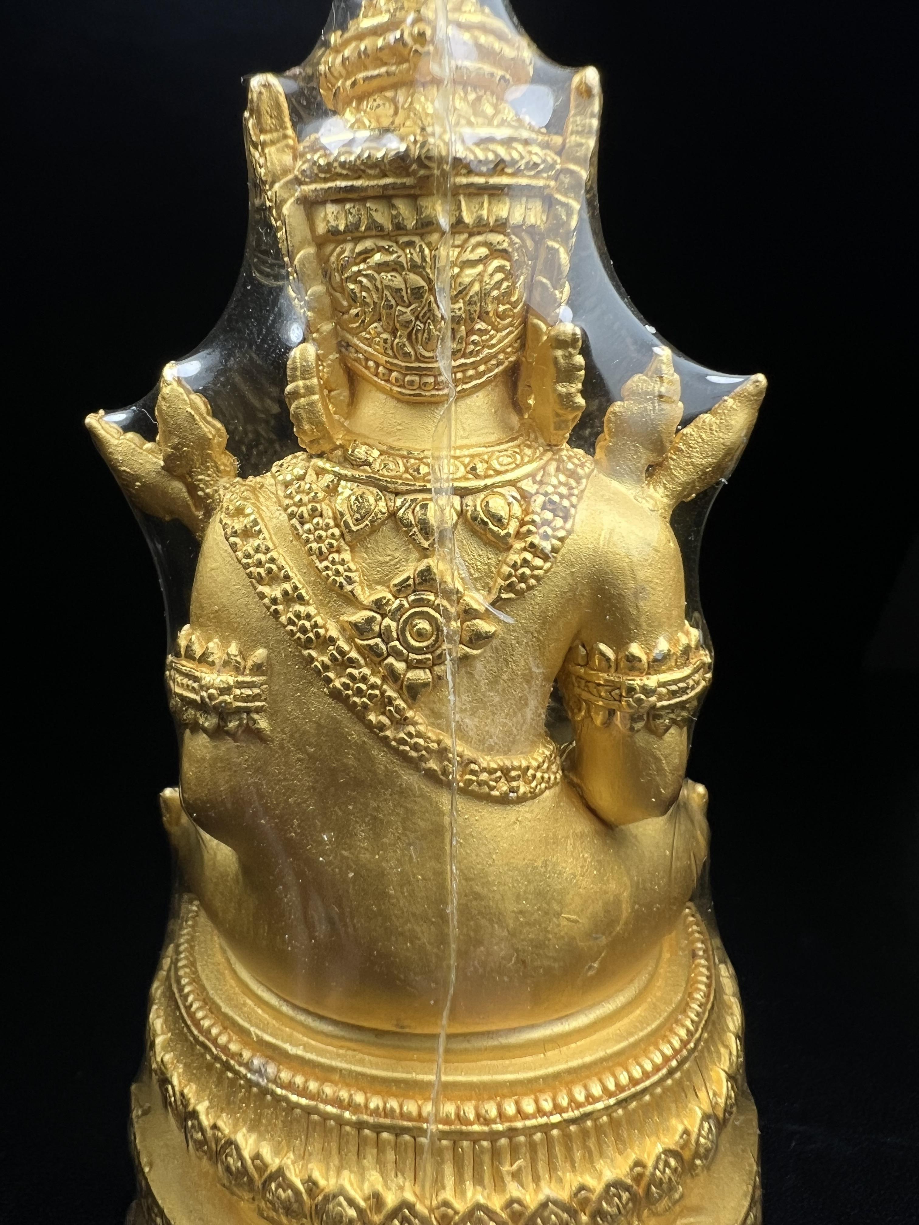 พระแก้วมรกต ภปร. ปี2547 จัดสร้างโดย โรงพยาบาลภูมิพลฯ กรมแพทย์ทหารอากาศ ขนาดบูชาหล่อลอยองค์หน้าตัก 2 นิ้ว เนื้อทองคำบริสุทธิ์ 99.99% องค์พระซีนเดิมสวยคงสภาพเดิม(สวยงามและหายากมาก)(1ใน 1000 องค์)