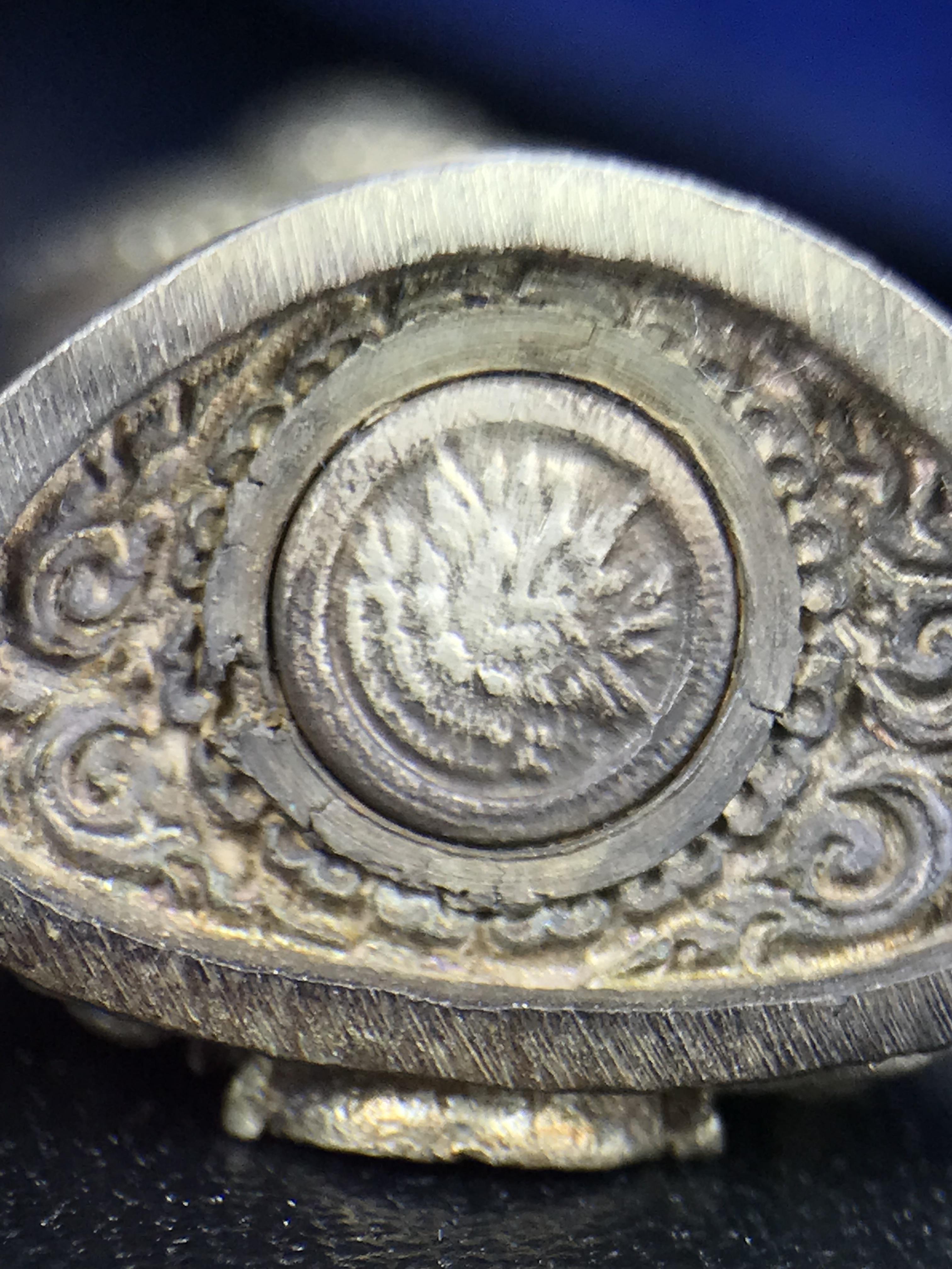 พระกริ่งศิรากาศ ภปร.(พระกริ่งคุ้มเกล้า)วัตถุมงคล"คุ้มเกล้าฯ" มูลนิธิ “คุ้มเกล้า” ในพระบรมราชูปถัมภ์ จัดสร้าง โรงพยาบาลภูมิพล เนื้อเงิน(พิมพ์หน้าไทย)(สภาพผิวเดิมขึ้นน้ำทองเก่าเก็บอย่างดีพร้อมกล่องบรรจุสวยมากมาก!)(ในหลวงรัชกาลที่9เสด็จเททอง)(พิธีใ