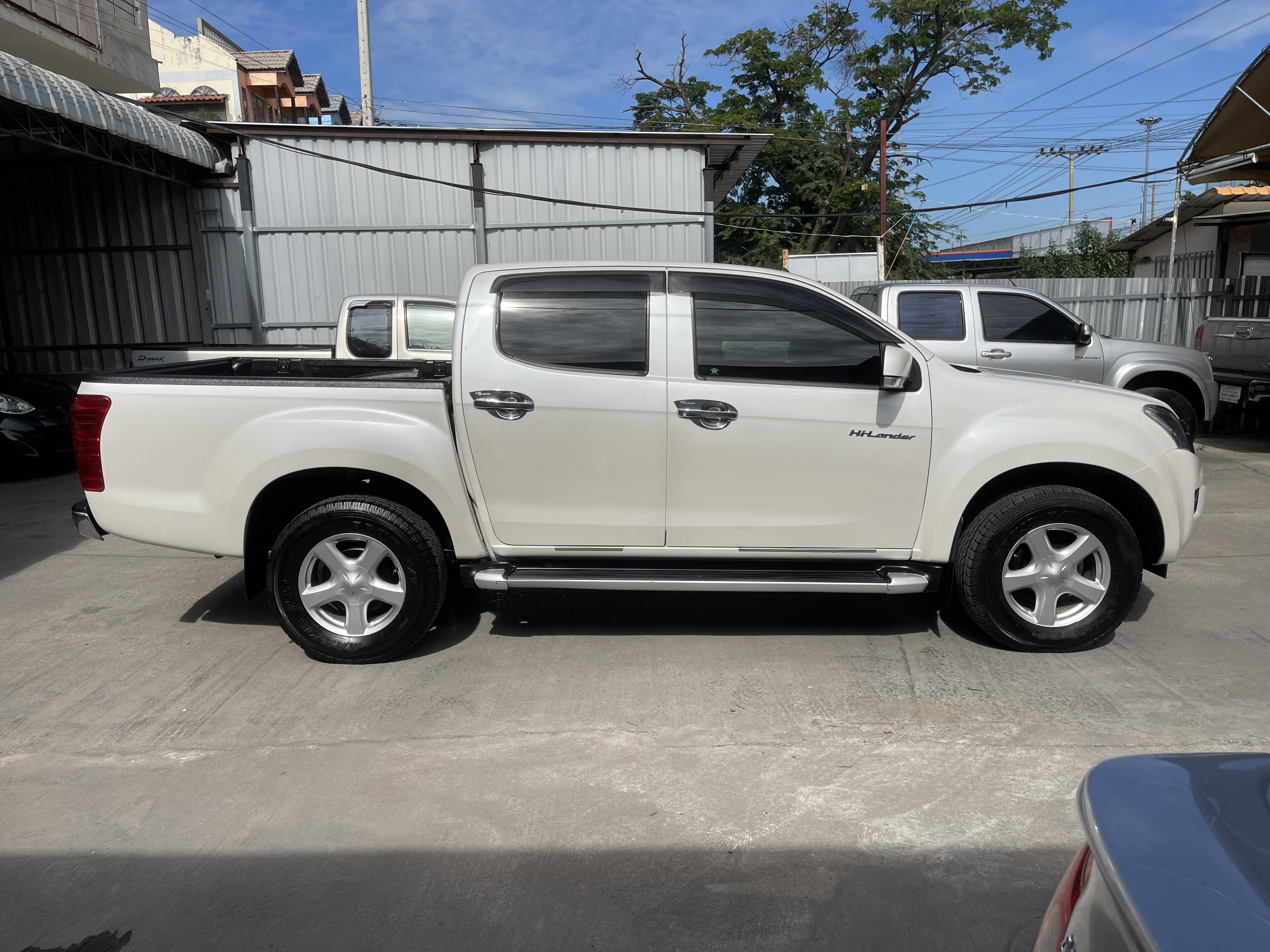 Isuzu Dmax All New 4ประตู Hilander 2.5 Vgs Z Dvd 2015 ขาวมุก