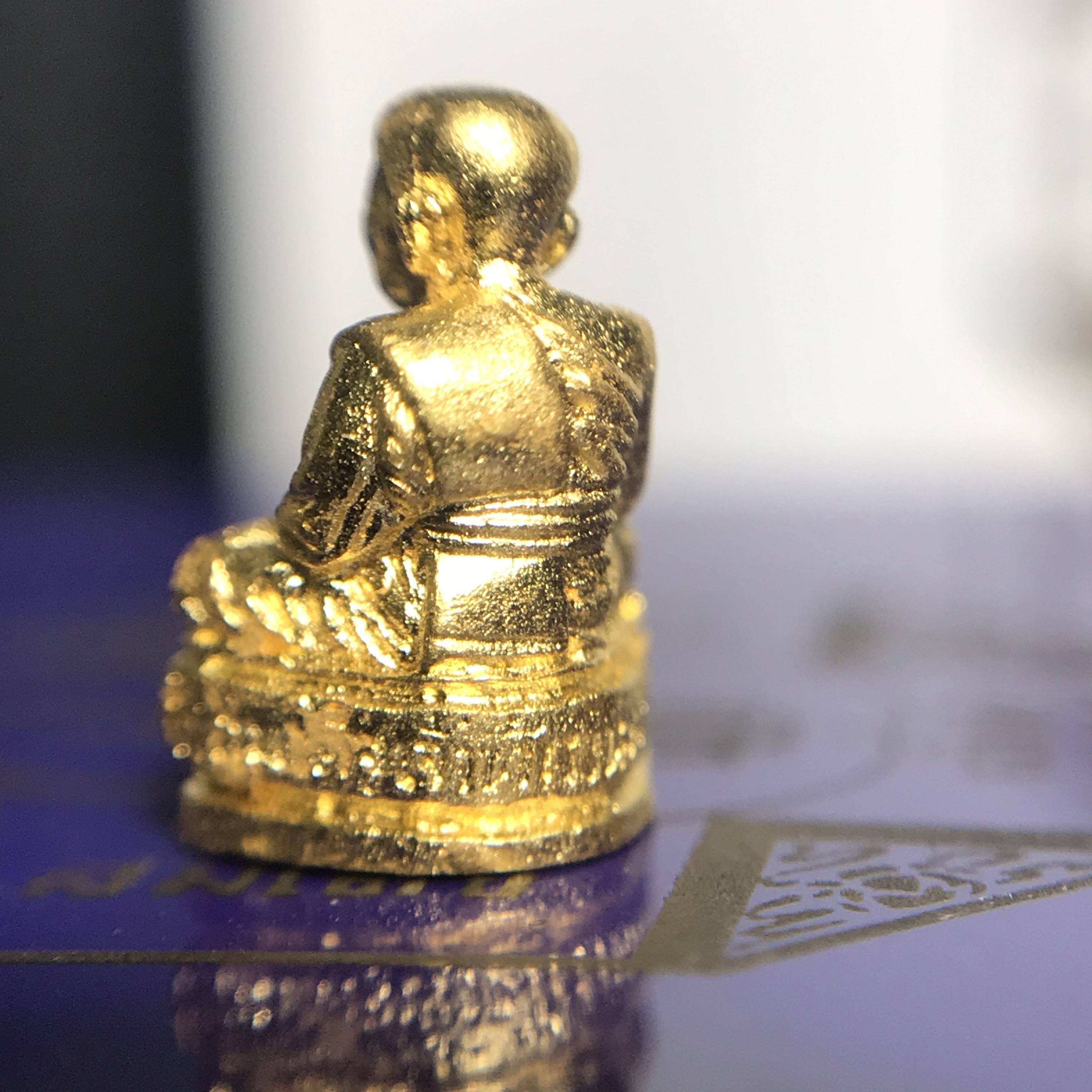 หลวงพ่อทวด สธ. รุ่นสมเด็จเจ้าฟ้ามหาจักรี 48พรรษา จัดสร้างโดยสภากาชาดไทย ปี2546 (รูปหล่อขนาดห้อยคอ) เนื้อทองคำหนัก 2.02 กรัม พร้อมกล่องบรรจุเดิมสวยงาม