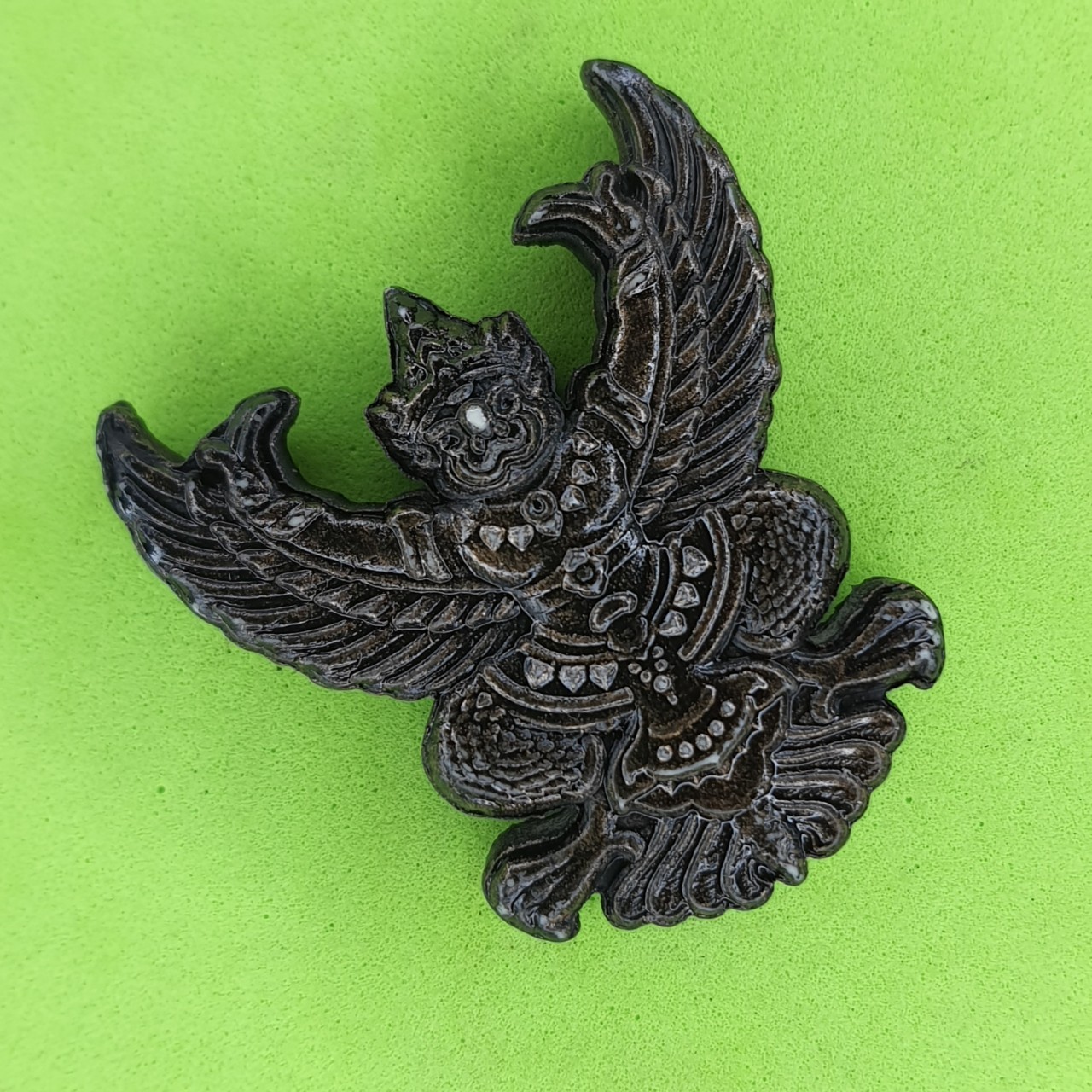 พระเครื่อง พญาครุฑห้อยคอ รุ่น รุ่งเรือง อำนาจ บารมี สีดำทำเก่า จี้พญาครุฑ พญาครุฑแท้