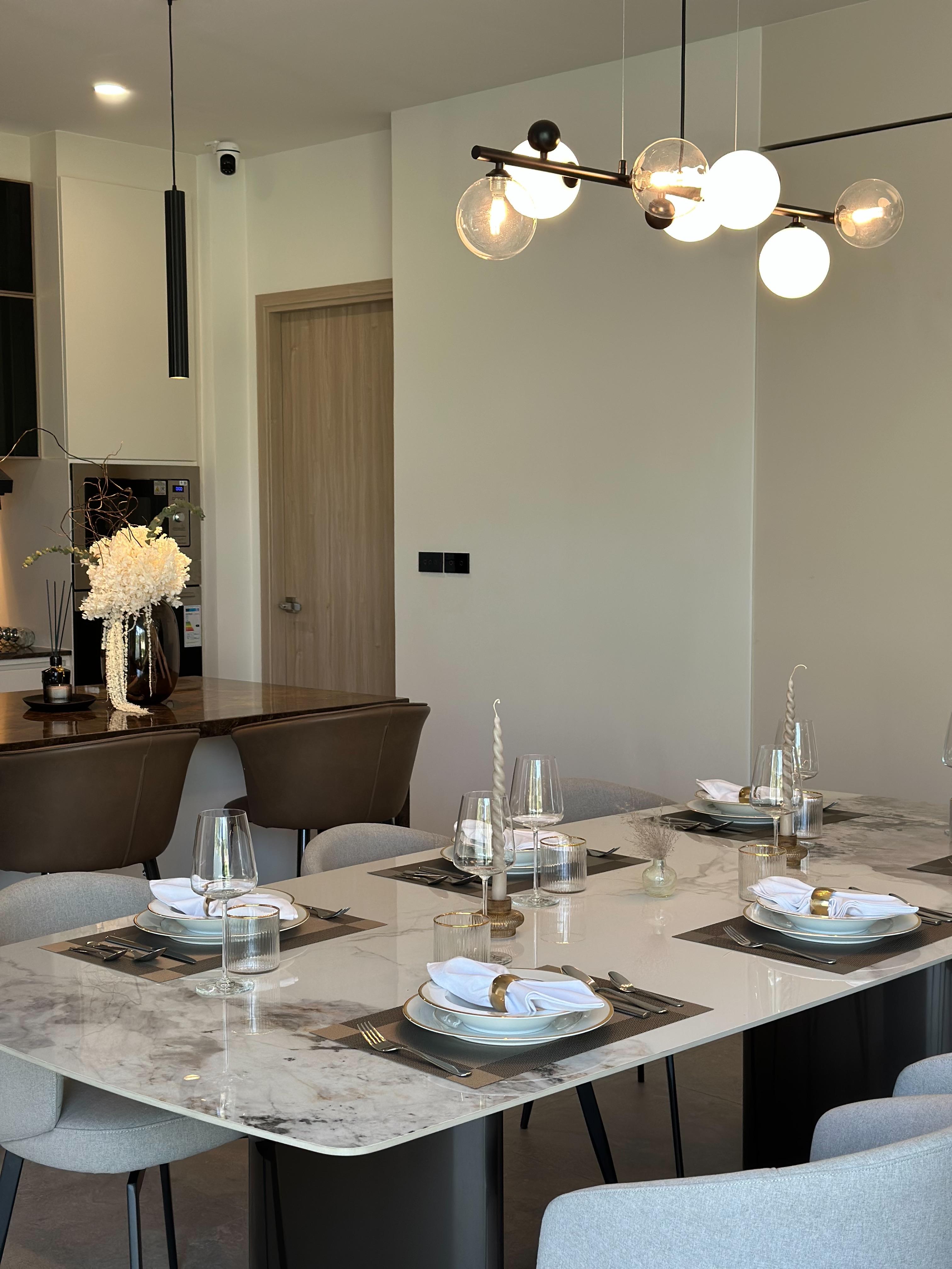 For Sales : Kathu-Patong, Luxury Pool Villa, 4 Bedrooms 4 Bathrooms