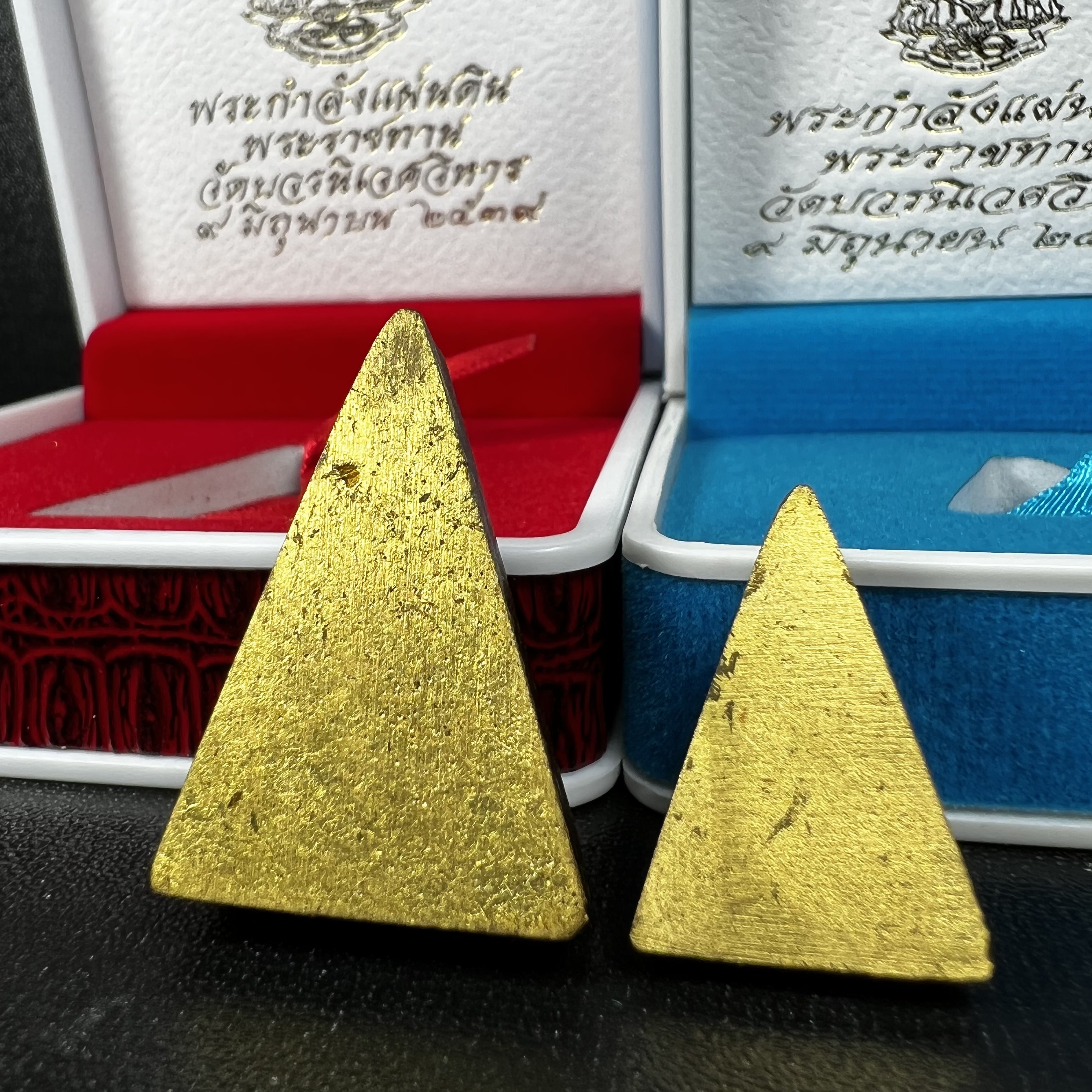 พระกำลังแผ่นดิน พระราชทาน วัดบวรนิเวศวิหาร ปี2539 พิมพ์ใหญ่-พิมพ์เล็ก กรรมการ (ในหลวง รัชกาลที่ 9 พระราชทานมวลสารจิตรลดา)นิยมหายาก