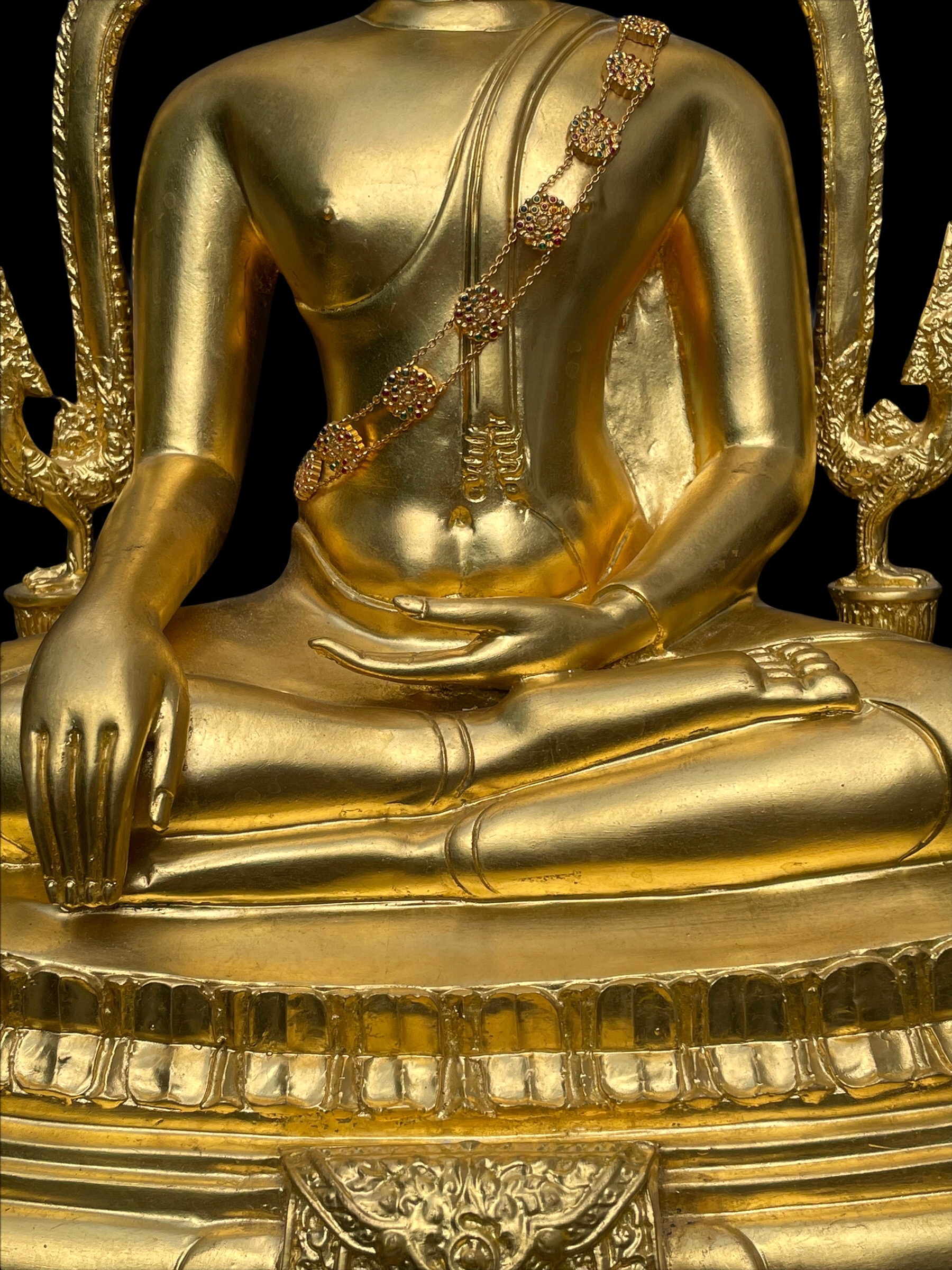 พระพุทธชินราช(จำลอง)ภปร. 84พรรษา เนื้อโลหะ ลงรักปิดทอง 100% ขนาดหน้าตัก 9 นิ้ว(ใต้ฐานบรรจุพระพุทธชินราชเนื้อผงพระราชทานมวลสาร จิตรลดาและเส้นพระเจ้า(เส้นผม))