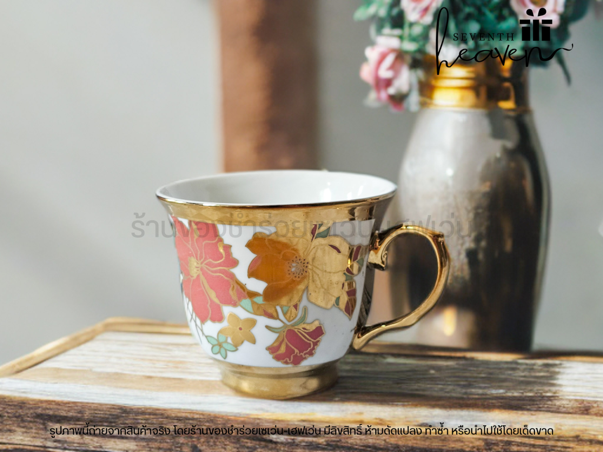 ของชำร่วยงานศพ แก้วกาแฟลายทอง ใส่กล่องมีหูหิ้วสีเทา ริบบิ้นด้านบนสีดำ