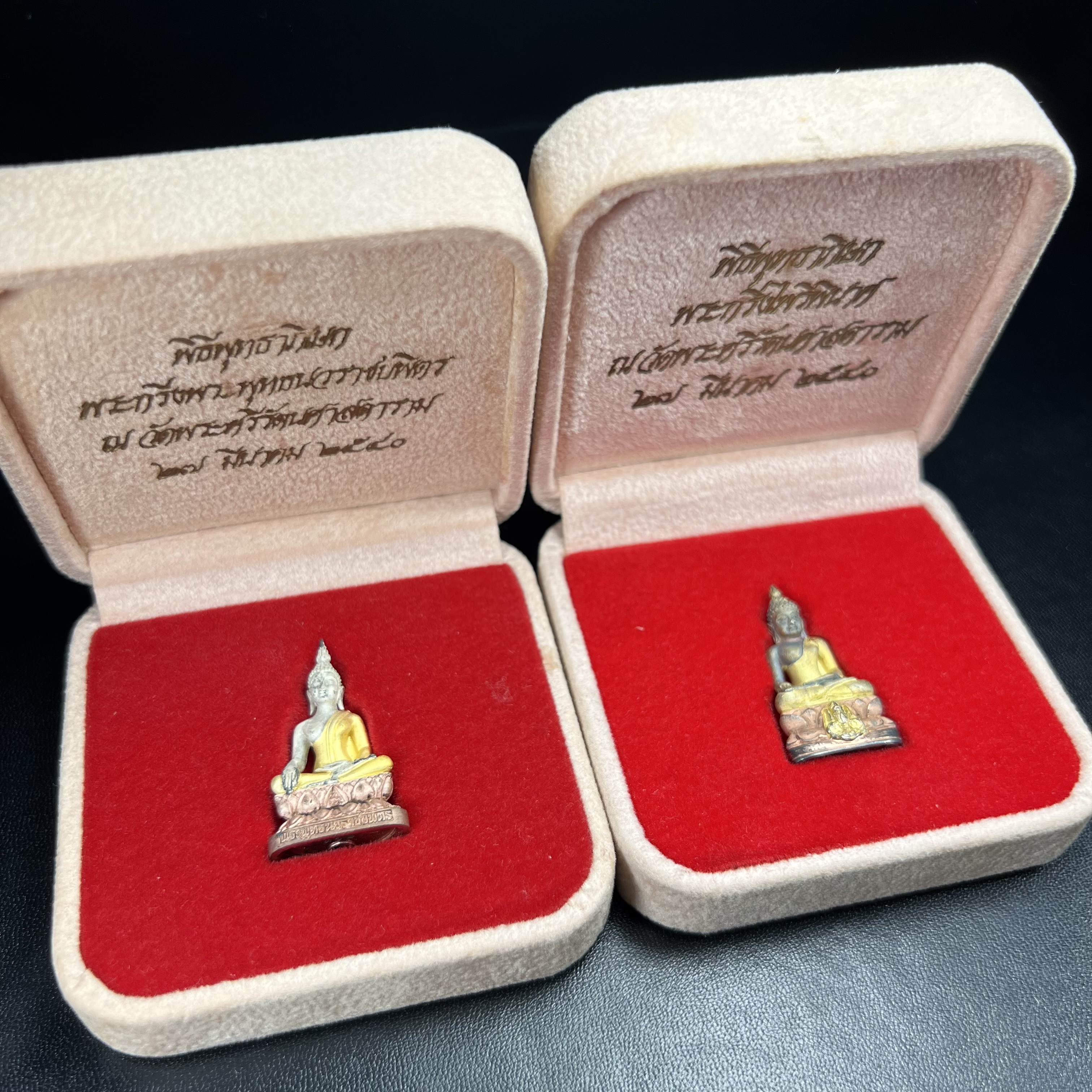 พระกริ่งพระพุทธนวราชบพิตร+พระกริ่งไพรีพินาศ ตรากาญจนาภิเษกครองสิริราชสมบัติครบ 50 ปี รัชกาลที่9 ปี2540 เนื้อเงินสามกษัตริย์(ผิวเดิมสวย ครบ สมบูรณ์)พร้อมกล่องบรรจุเดิมครบ ***ครบชุดพระราชทานทั้งสององค์ นานทีจะมีมาคู่กันครับ(หายาก)***