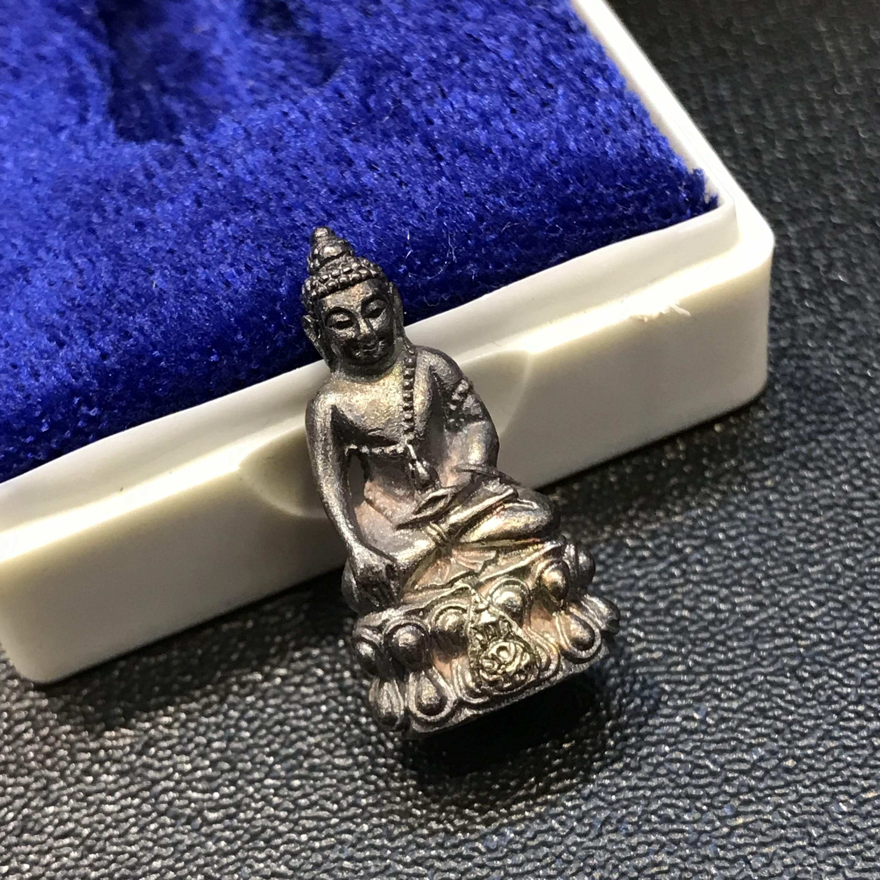 พระชัยวัฒน์นวปทุม ภปร. วัดปทุมวนาราม ปี2535 เนื้อเงิน+เนื้อนวโลหะ(ในหลวงรัชกาลที่9เสด็จเททอง)(สภาพสวยเดิมครบสมบูรณ์)