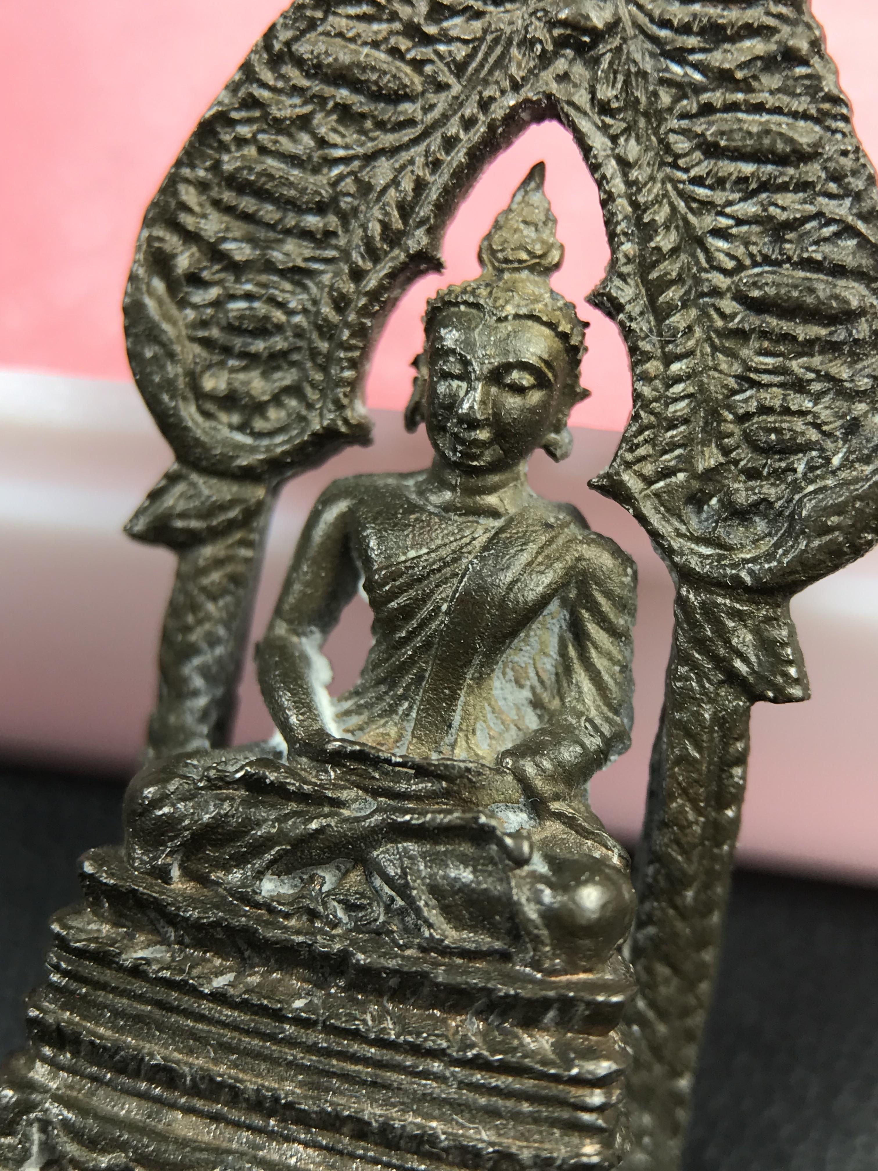 พระกริ่งนิรันตราย สมโภชครบ 108 ปี วัดราชประดิษฐ์ ปี 2515 เนื้อนวโลหะ(องค์หมายเลข ๑๖๘)( ในหลวง ร.9 เสด็จเททอง)( จำนวนสร้าง 1 ใน 999 องค์) (พิธีใหญ่ เกจิคณาจารย์ในยุคล้นหลาม หลวงปู่โต๊ะ วัดประดู่ฉิมพลีร่วมปลุกเสก)หายาก