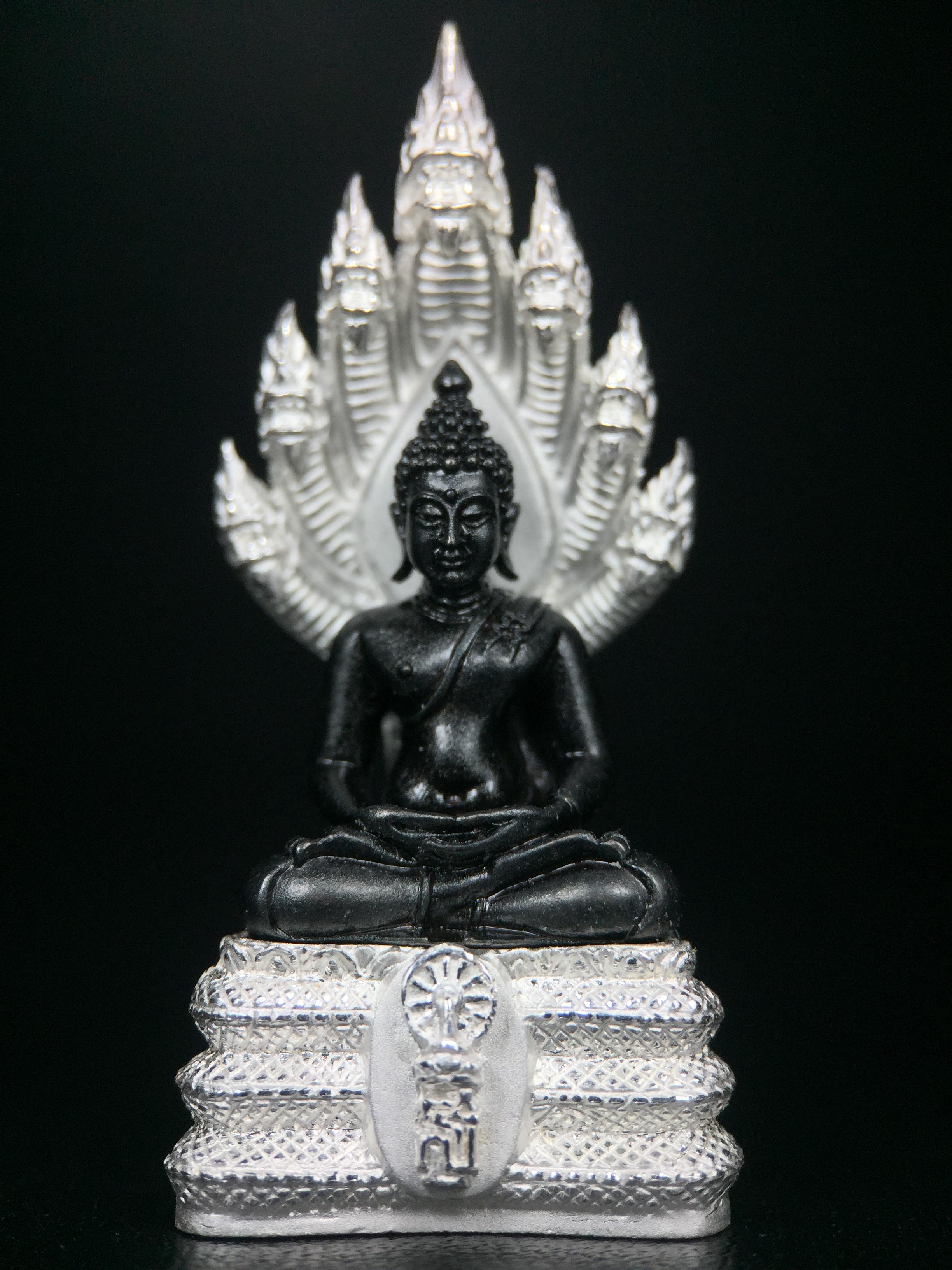 พระนาคปรก สธ. รุ่นสร้างพระอุโบสถเฉลิมพระเกียรติ 4 รอบ 84 พรรษา สมเด็จพระเทพรัตนราชสุดาฯ วัดบวรนิเวศวิหาร ปี 2543 พิมพ์ใหญ่ องค์พระเนื้อนวโลหะ ฐานนาคปรกเนื้อเงิน(สภาพ สวย )พิธีใหญ่ พุทธศิลป์งดงาม หายาก (1 ใน 1999 องค์)