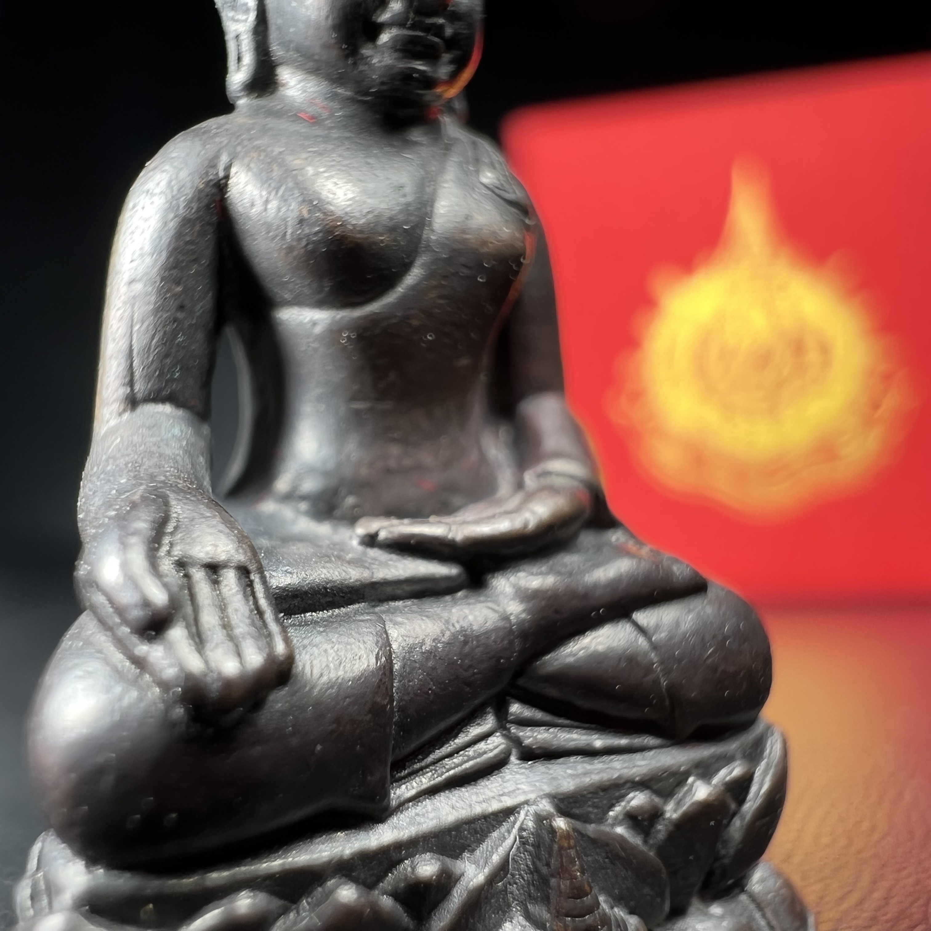 พระกริ่งไพรีพินาศ เฉลิมพระเกียรติ พระบาทสมเด็จพระเจ้าอยู่หัวรัชกาลที่9 พระชนมพรรษา 6 รอบ ปี2542 เนื้อนวโลหะผสมทองคำ(บรรจุเหล็กไหล)ดีนอก-ดีใน