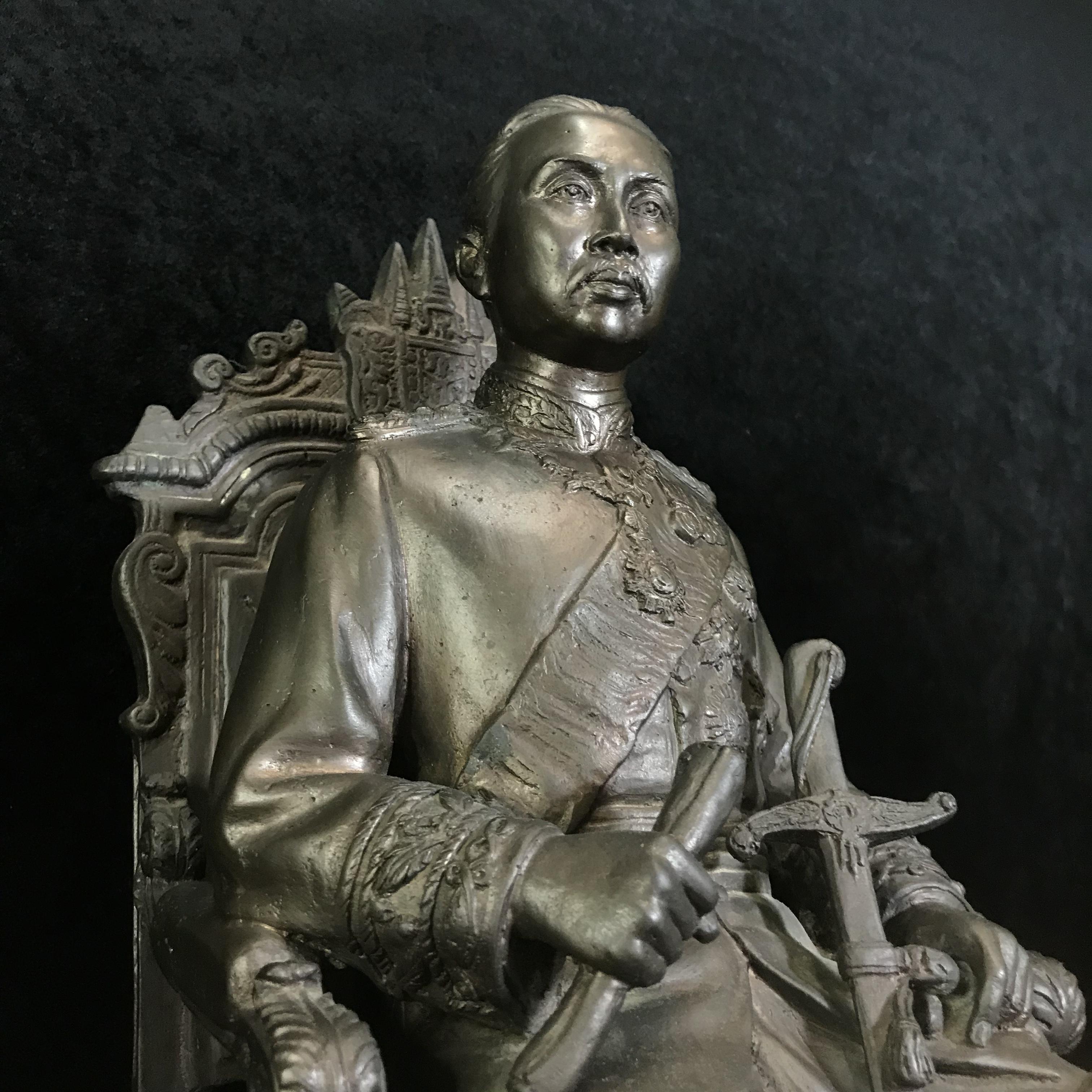 พระบรมรูป รัชกาลที่5 กรมป่าไม้ครบรอบ 100 ปี พ.ศ.2539 เนื้อโลหะผสม องค์ขนาดใหญ่(หายาก)ศิลป์สวย เข้มขลัง งดงาม