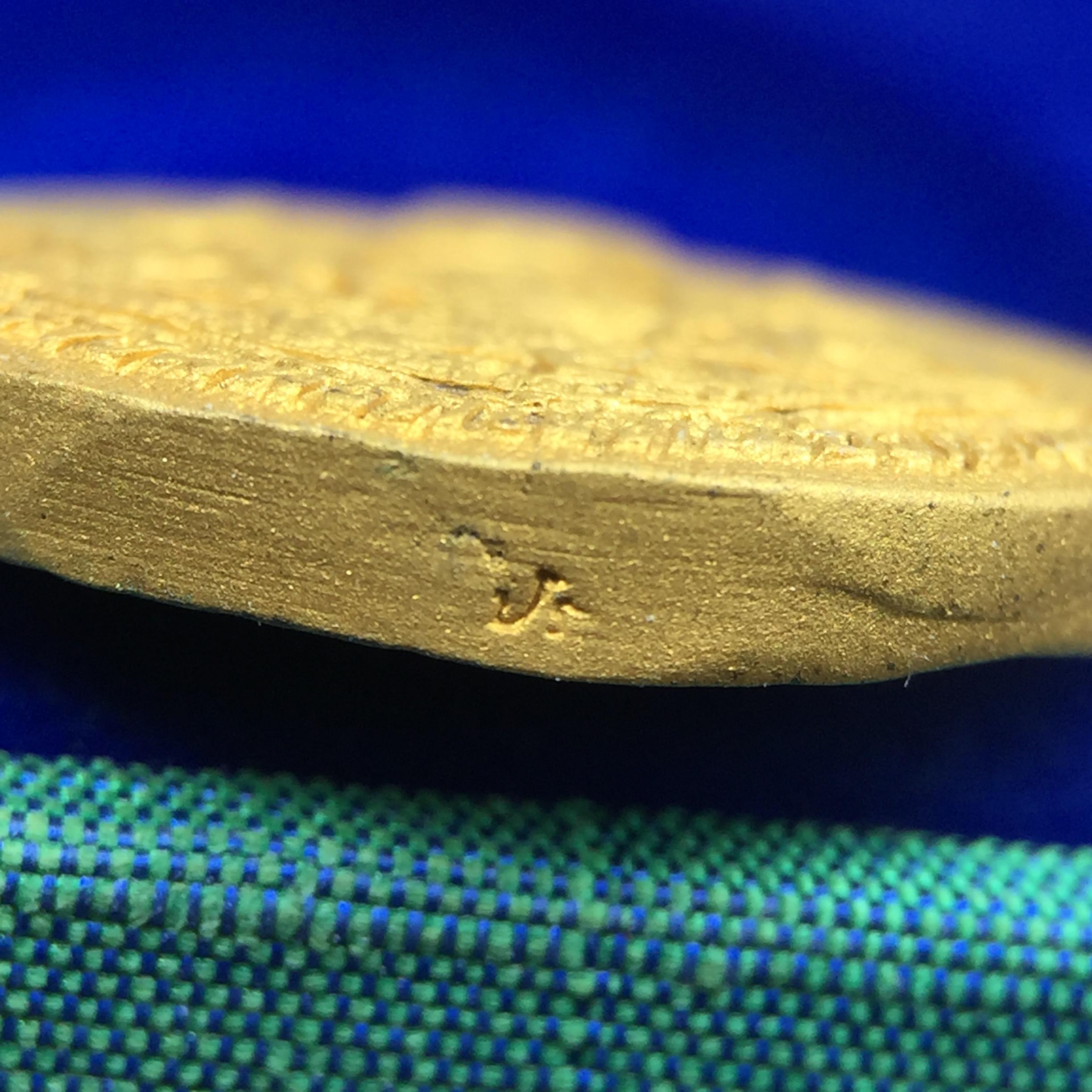 เหรียญรูปเหมือนพระญาณวิทยาคมเถร (หลวงพ่อคูณ ปริสุทโธ)ชุดกาญจนาภิเษกครองราชย์ครบ 50 ปี วัดบวรนิเวศวิหาร ปี พ.ศ. 2538 เนื้อบรอนซ์ทอง(จัดสร้างได้เหมือนหลวงพ่อคูณมาก มีรายละเอียดและความคมชัดสูง ลูกศิษย์ท่านไม่ควรพลาด วิจิตรศิลป์และพุทธศิลป์งดงาม)พิธีใหญ่