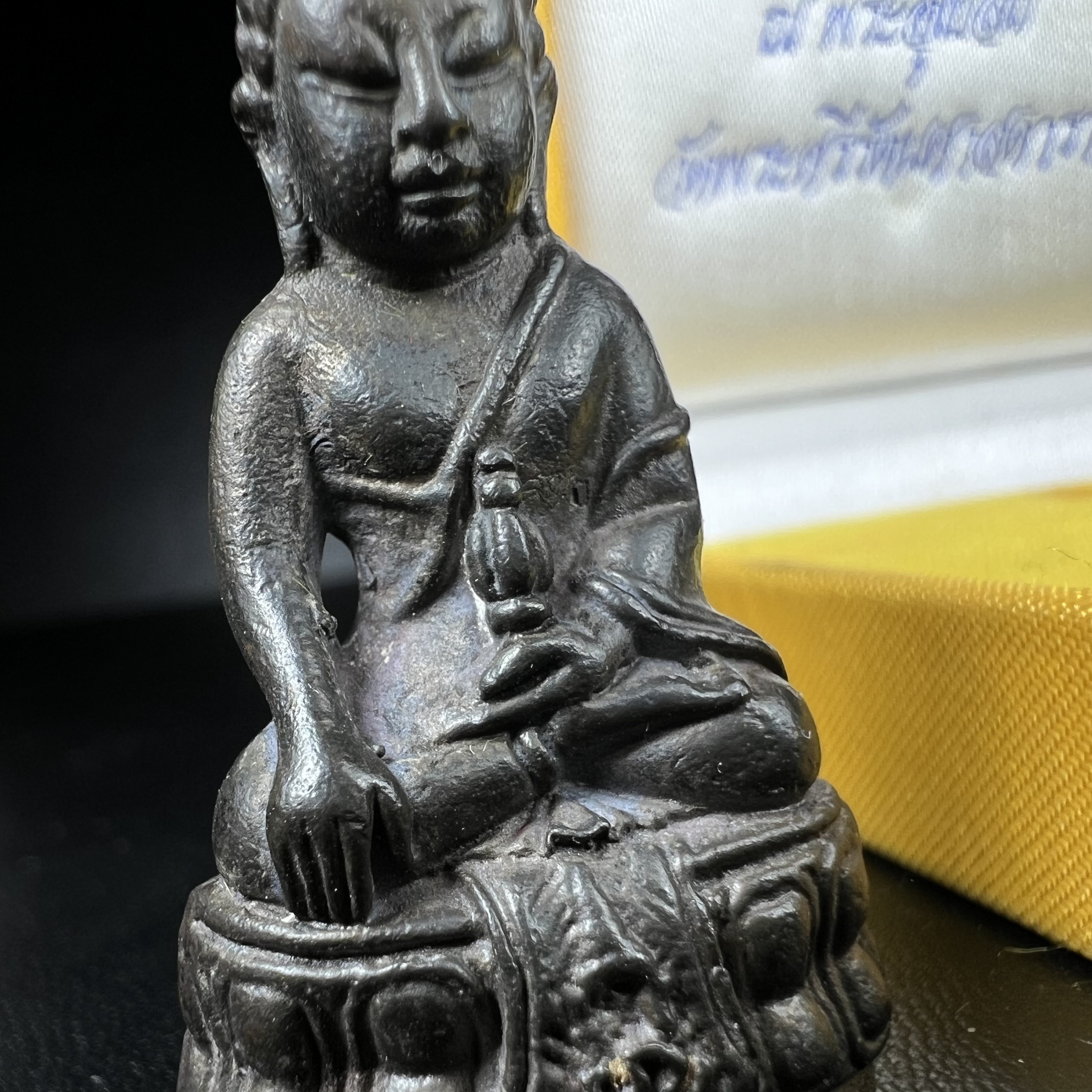 พระกริ่ง ภปร รุ่นสร้างหอพระมหาวิทยาลัยธรรมศาสตร์ ปี2542 เนื้อนวโลหะ มหาพิธี 3วาระอันยิ่งใหญ่(1ใน5000องค์)