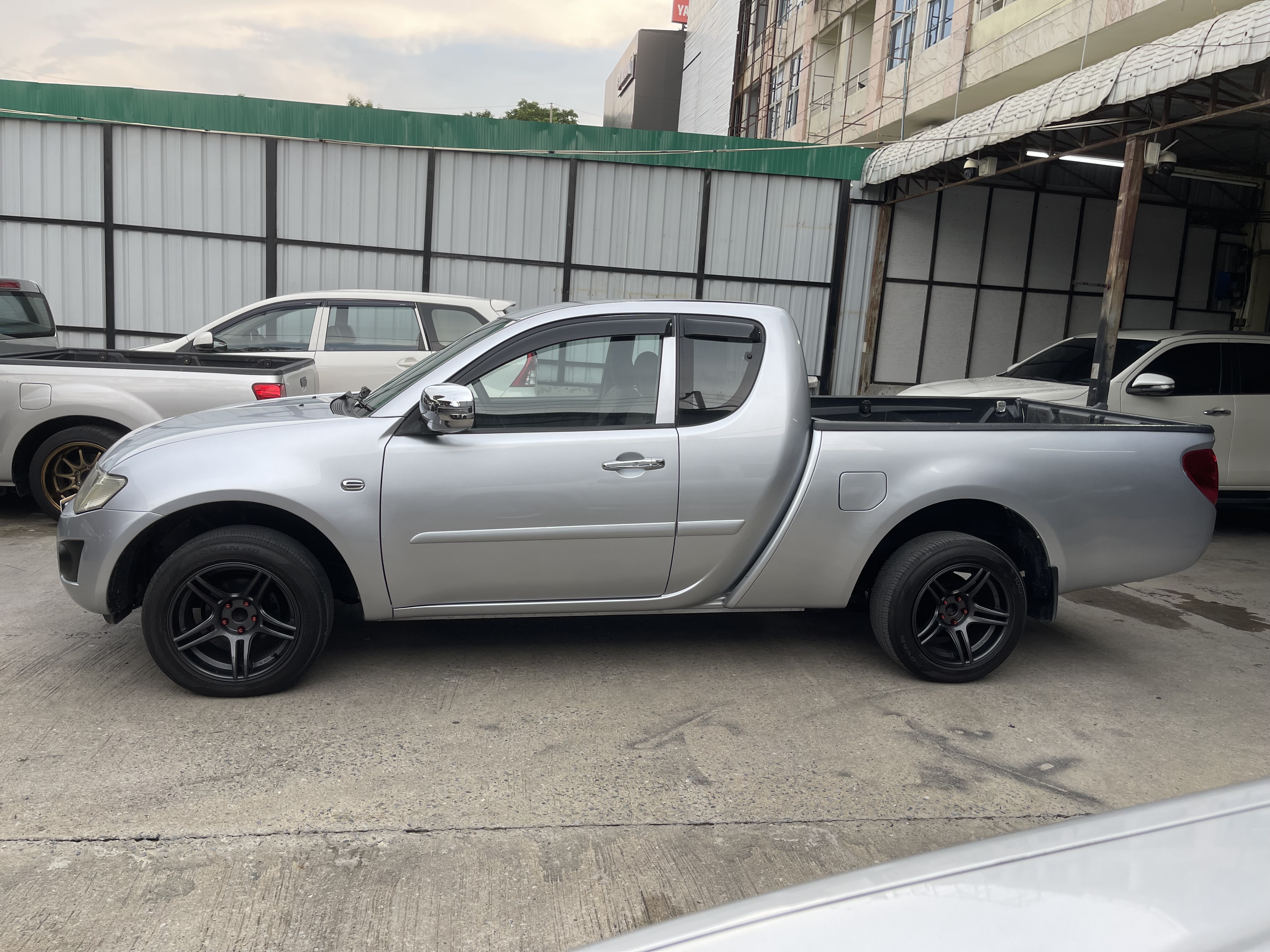 Mitsubishi Triton Cab 2.5 GLX 2014 เงิน