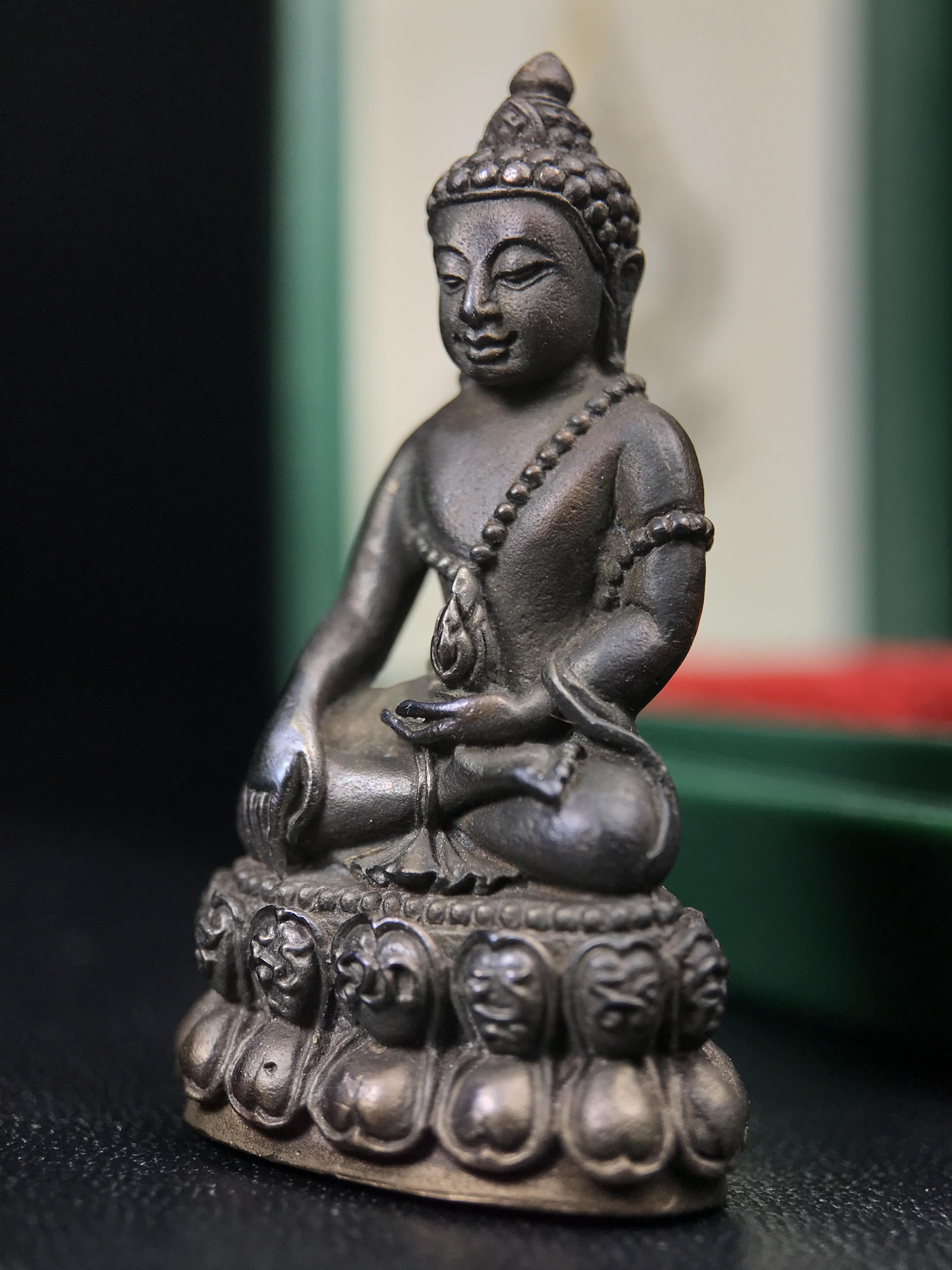 พระกริ่งวาสนา สมเด็จพระสังฆราช(วาสน์)วัดราชบพิธฯ ปี 2531 เนื้อนวโลหะ สร้างเป็นที่ระลึกในคราวที่สมเด็จพระอริยวงศาคตญาณ สมเด็จพระสังฆราช(วาสน์ วาสโน)มีพระชนมายุครบ90พรรษา(ในหลวง ร.9 เสด็จในพิธี)งานแกะแม่พิมพ์โดย นายช่างเกษม มงคลเจริญ)(1ใน1991องค์)