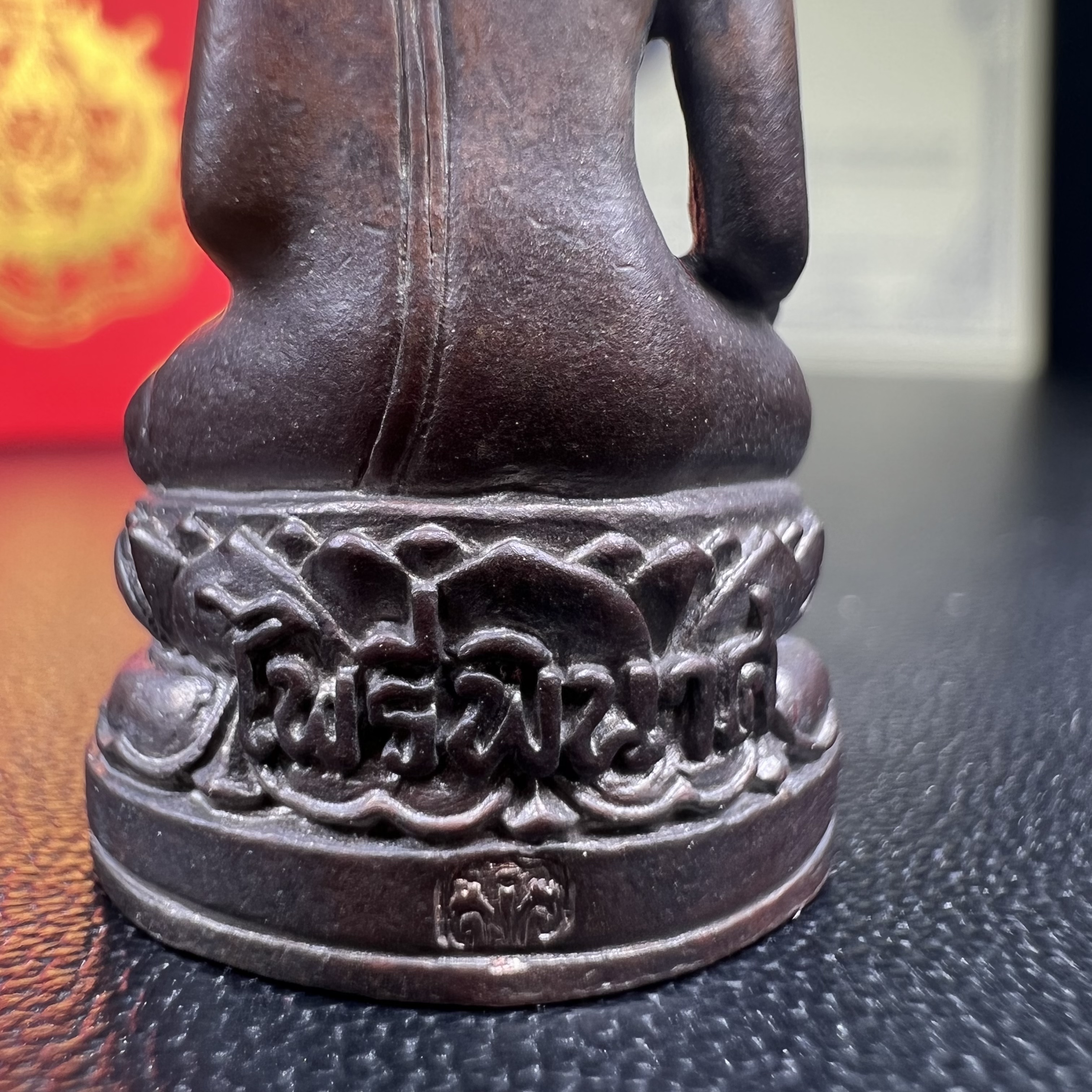 พระกริ่งไพรีพินาศ เฉลิมพระเกียรติ พระบาทสมเด็จพระเจ้าอยู่หัวรัชกาลที่9 พระชนมพรรษา 6 รอบ ปี2542 เนื้อนวโลหะผสมทองคำ(บรรจุเหล็กไหล)ดีนอก-ดีใน***องค์นี้สภาพสวยครบสมบูรณ์ มาพร้อมกล่องเดิมและใบรับรองจากผู้จัดสร้างแบบนี้หายากมาก***