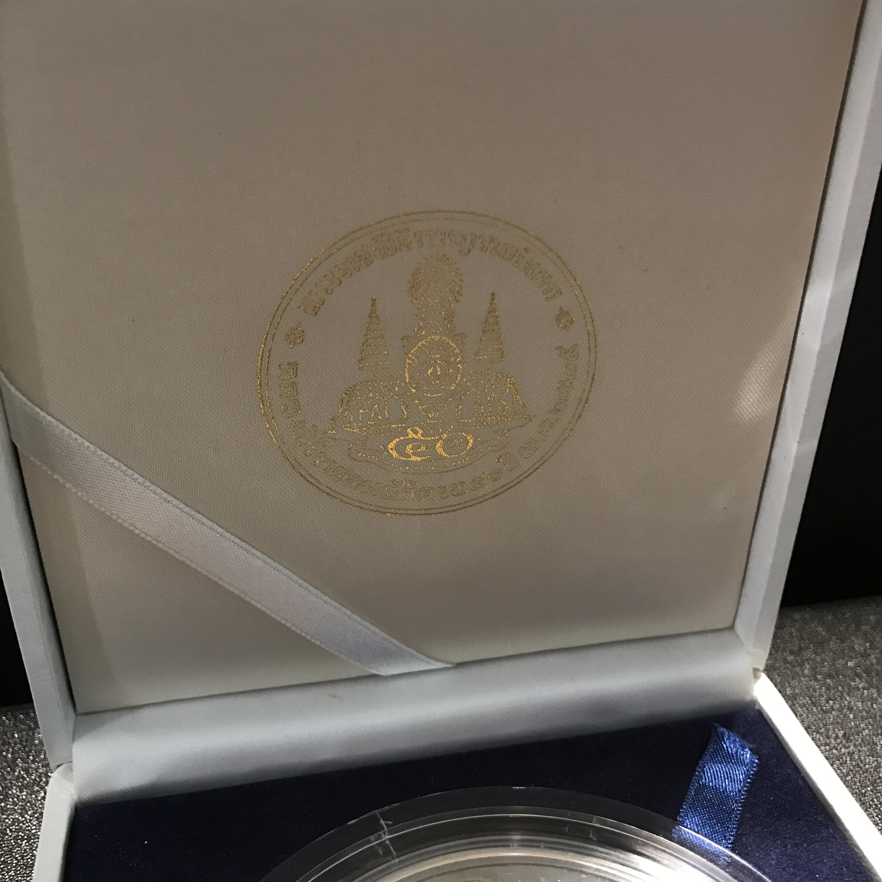 เหรียญที่ระลึก “คามิโอ” มหามงคลวโรกาสพระบาทสมเด็จพระเจ้าอยู่หัวภูมิพลอดุลยเดช ทรงครองสิริราชสมบัติครบ 50ปี