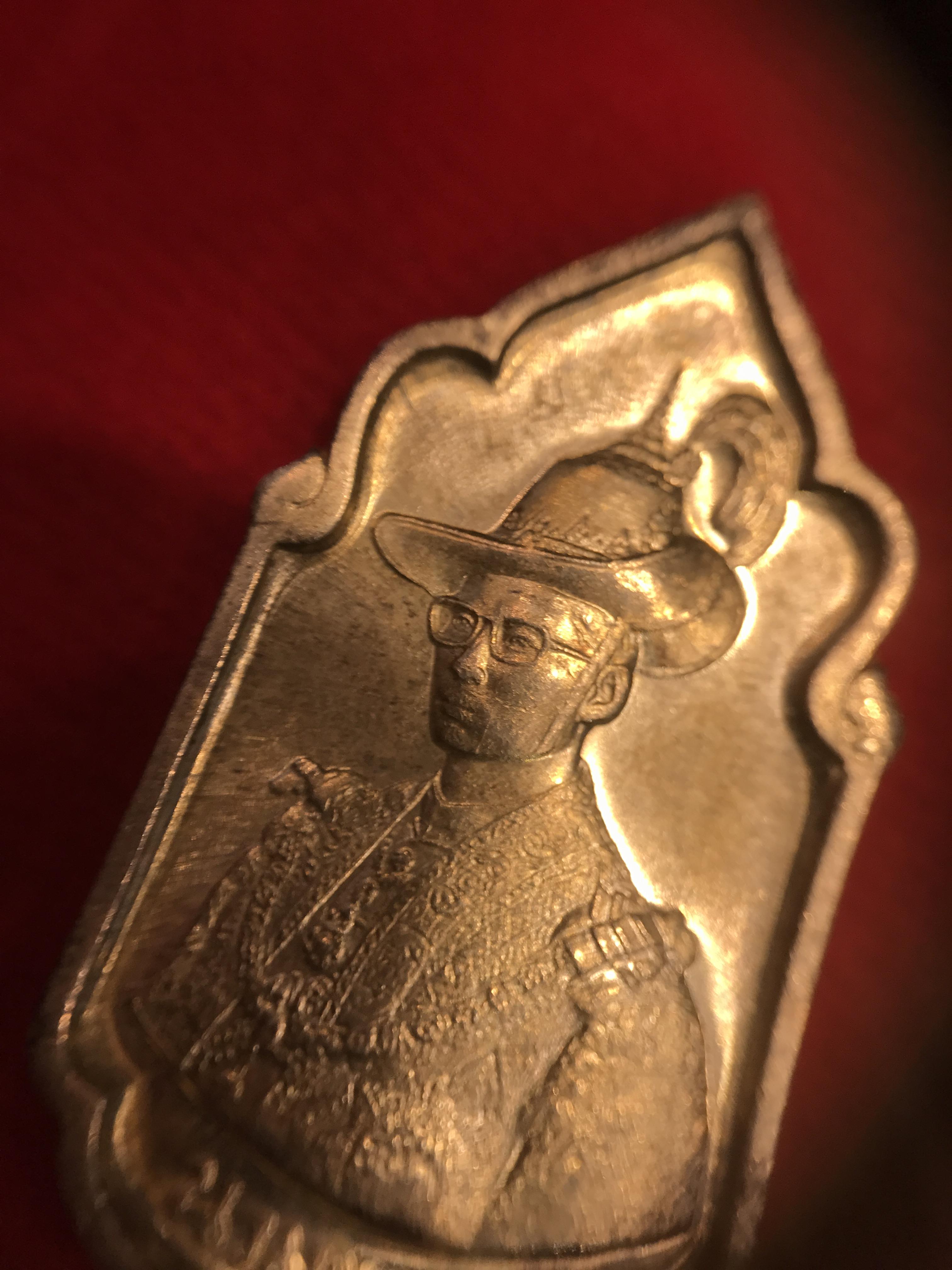 เหรียญนวมหาราชเฉลิมพระชนพรรษา 5 รอบ รัชกาลที่9 ปี 2530 เนื้อเงินกล่องเดิม(หายาก)