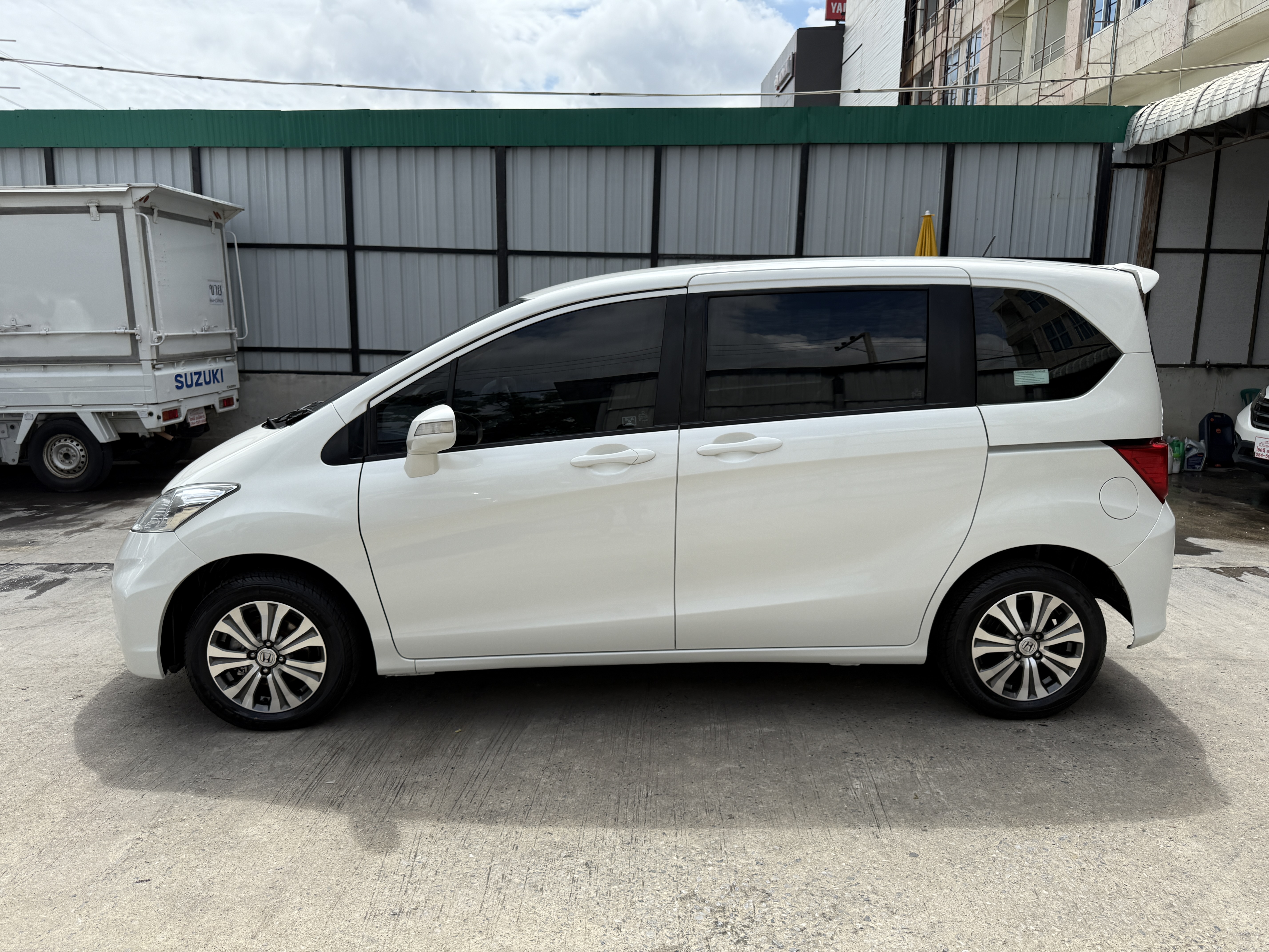 Honda Freed 1.5 E แอร์หลัง At 2015 ขาวมุก