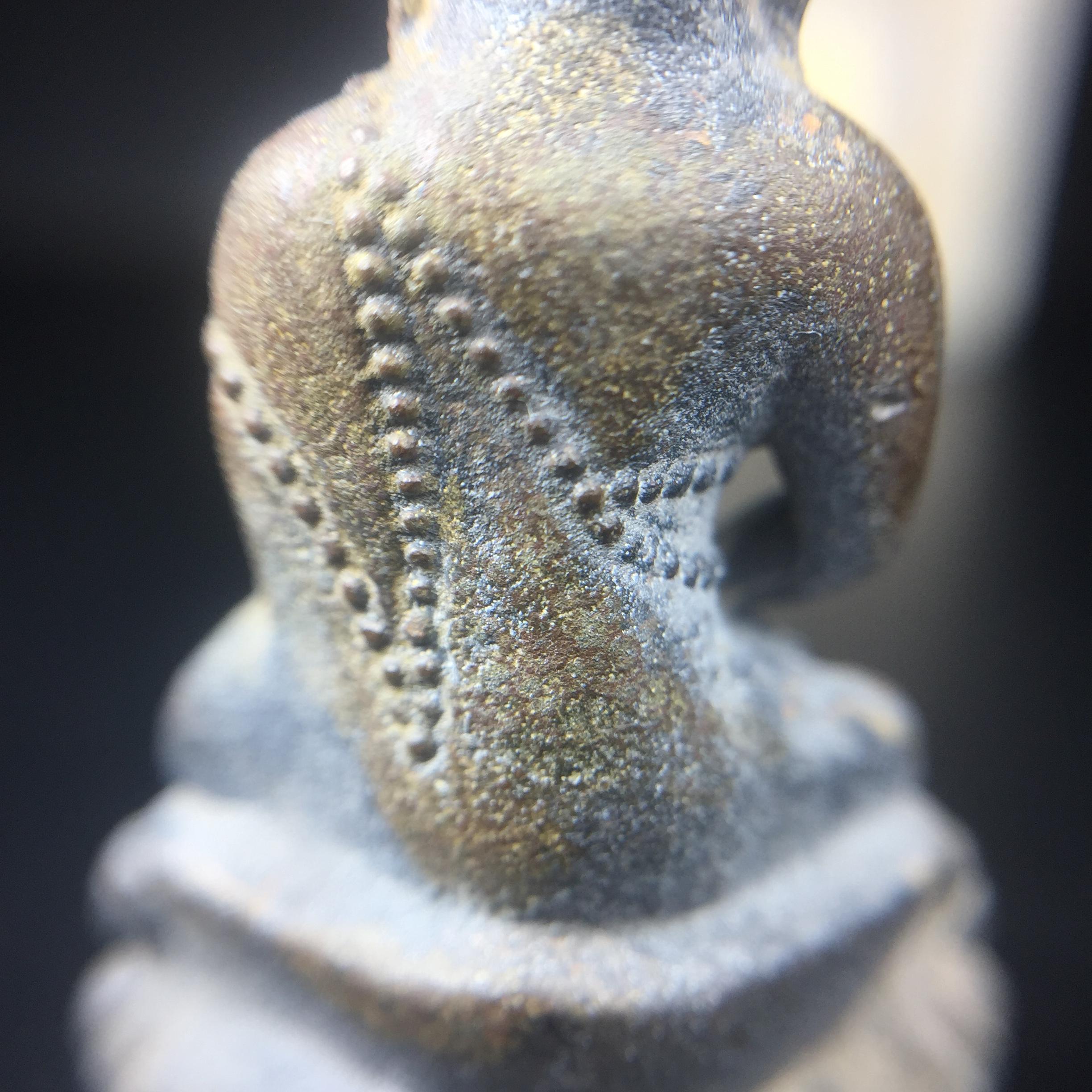 พระกริ่งชินบัญชรฉลองพระชันษา 100 ปี สมเด็จพระญาณสังวร วัดบวรนิเวศวิหาร ปี 2556 เนื้อนวโลหะผสมทองคำก้นทองแดง พิธีใหญ่ มวลสารเด่น นิยม(1 ใน 2556 องค์)