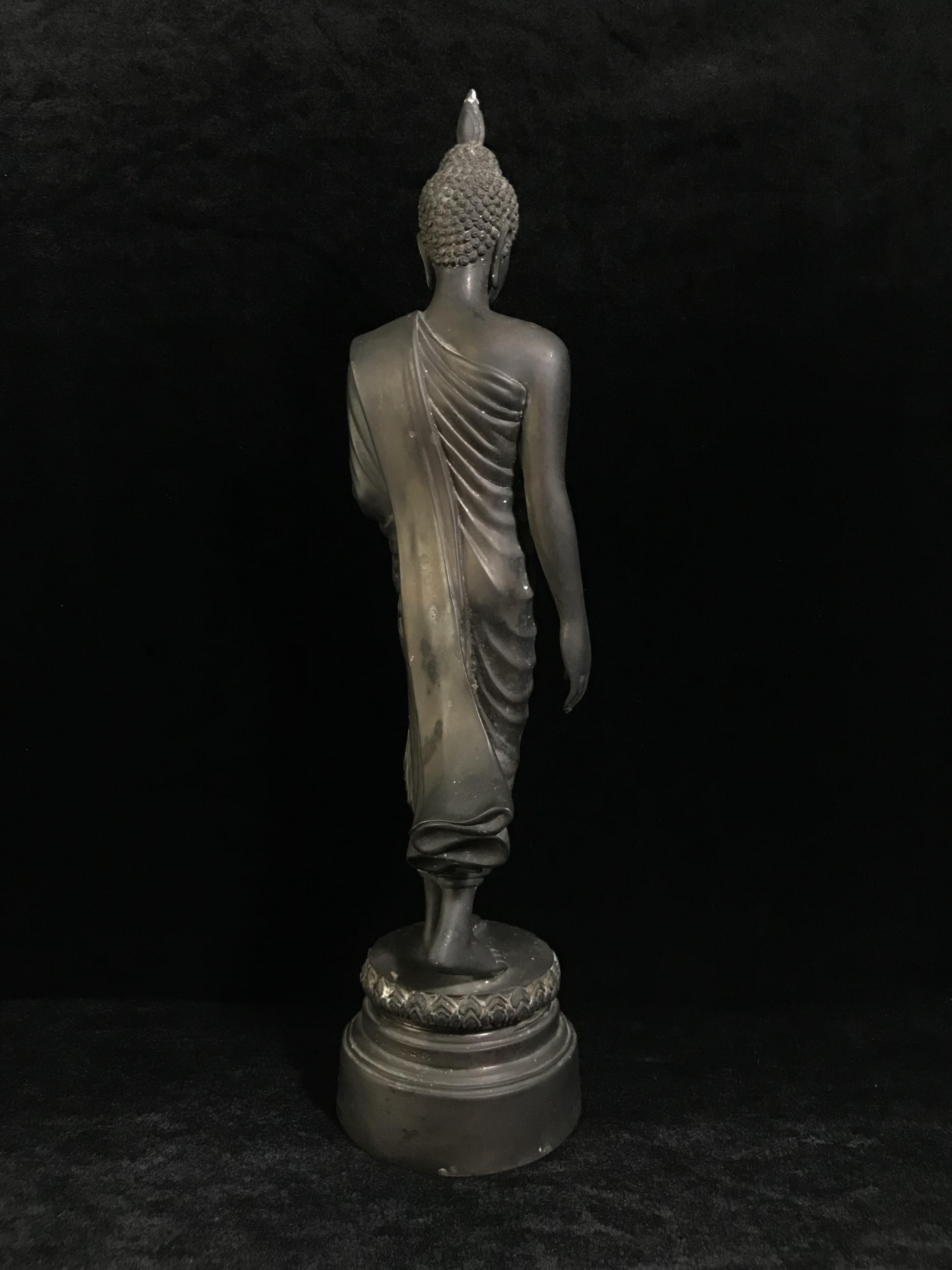 พระบูชา 25พุทธศตวรรษ พระศรีศากยะทศพลญาณ ประธานพุทธมณฑลสุทรรศน์ ปี 2531 ตราสัญลักษณ์พระราชพิธีรัชมังคลาภิเษก ปี 2531 หมายเลข (๑๕)๕๘๓ ขนาดความสูง 15 นิ้ว รวมฐานสูง 18 นิ้ว(นิยมหายาก)