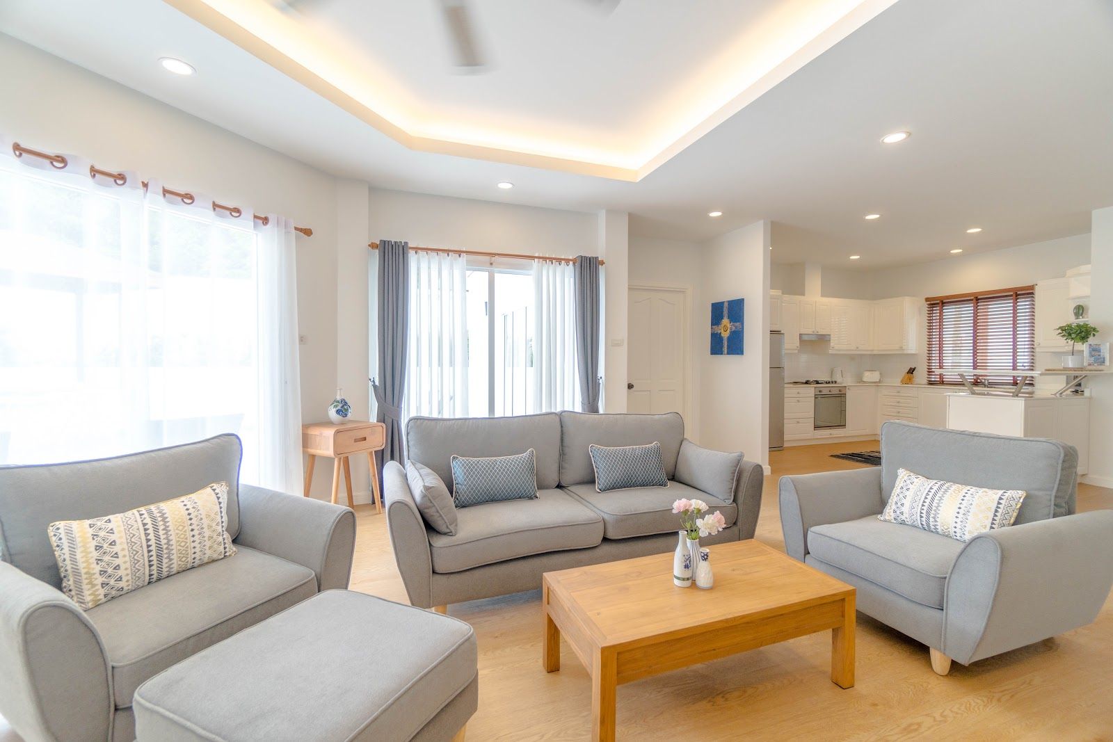 For Rent : Rawai, Jacuzzi Pool Villa, 4 bedrooms 4 Bathrooms, Pool view.