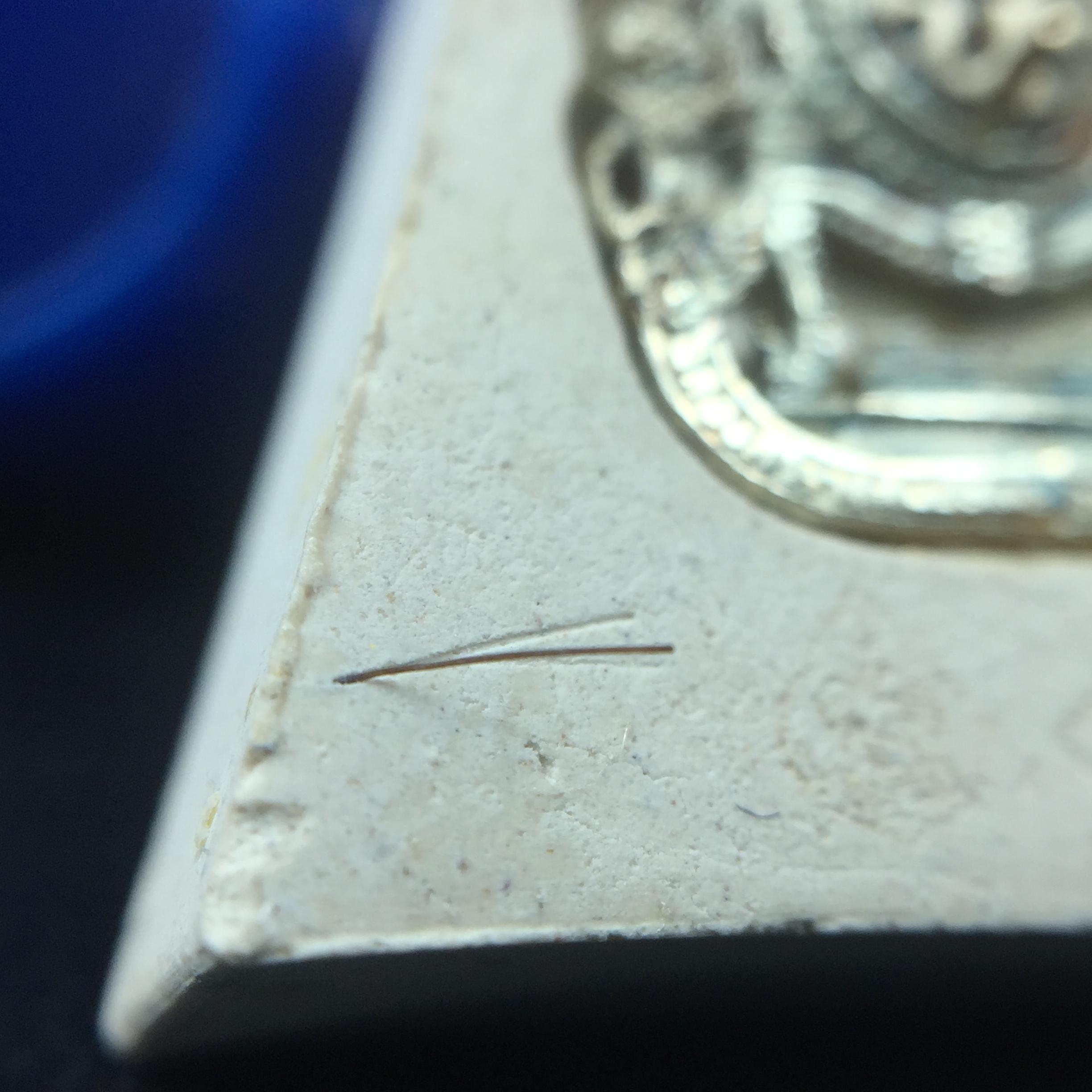 พระแก้วมรกต(จำลอง)ทรงเครื่องฤดูร้อน พระผงบูชา ด้านหน้าปิดทอง ด้านหลังตราฉลองสิริราชสมบัติครบ 60ปี เนื้อเงินขึ้นสีรุ้งธรรมชาติสร้างสรรค์งดงาม(รุ่นนี้ได้พระราชทานเส้นพระเจ้า(เส้นผม)รัชกาลที่9ในการจัดสร้าง)***องค์นี้พิเศษมองเห็นเส้นผมติดอยู่ด้านหลังชัดเจน***