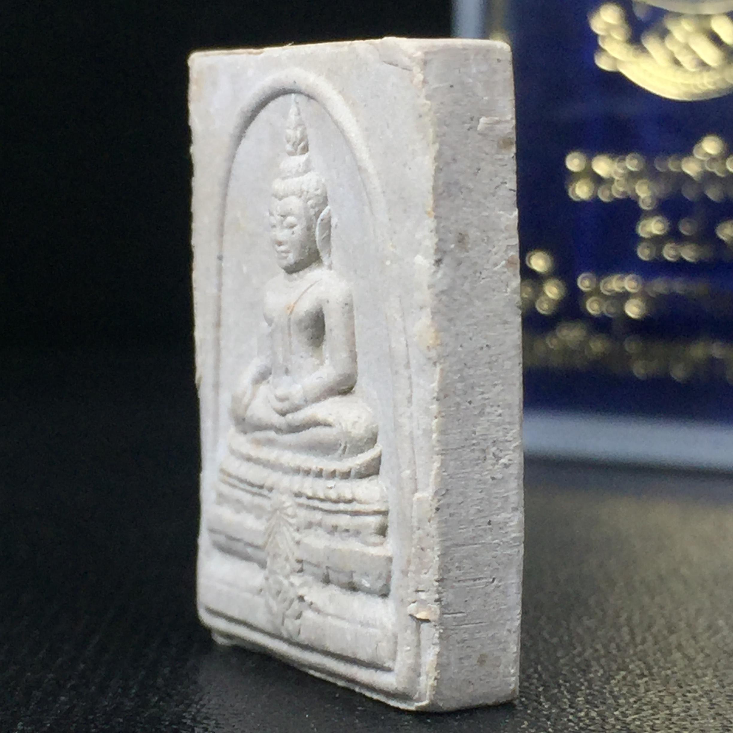 พระพุทธชินสีห์ ภปร. ทันโต เสฏโฐ ปี2533 พิมพ์เล็ก(หายาก) บรรจุพระทนต์ในหลวง รุ่นเดียวในประวัติศาสตร์ ****รุ่นนี้ขอแนะนำ****