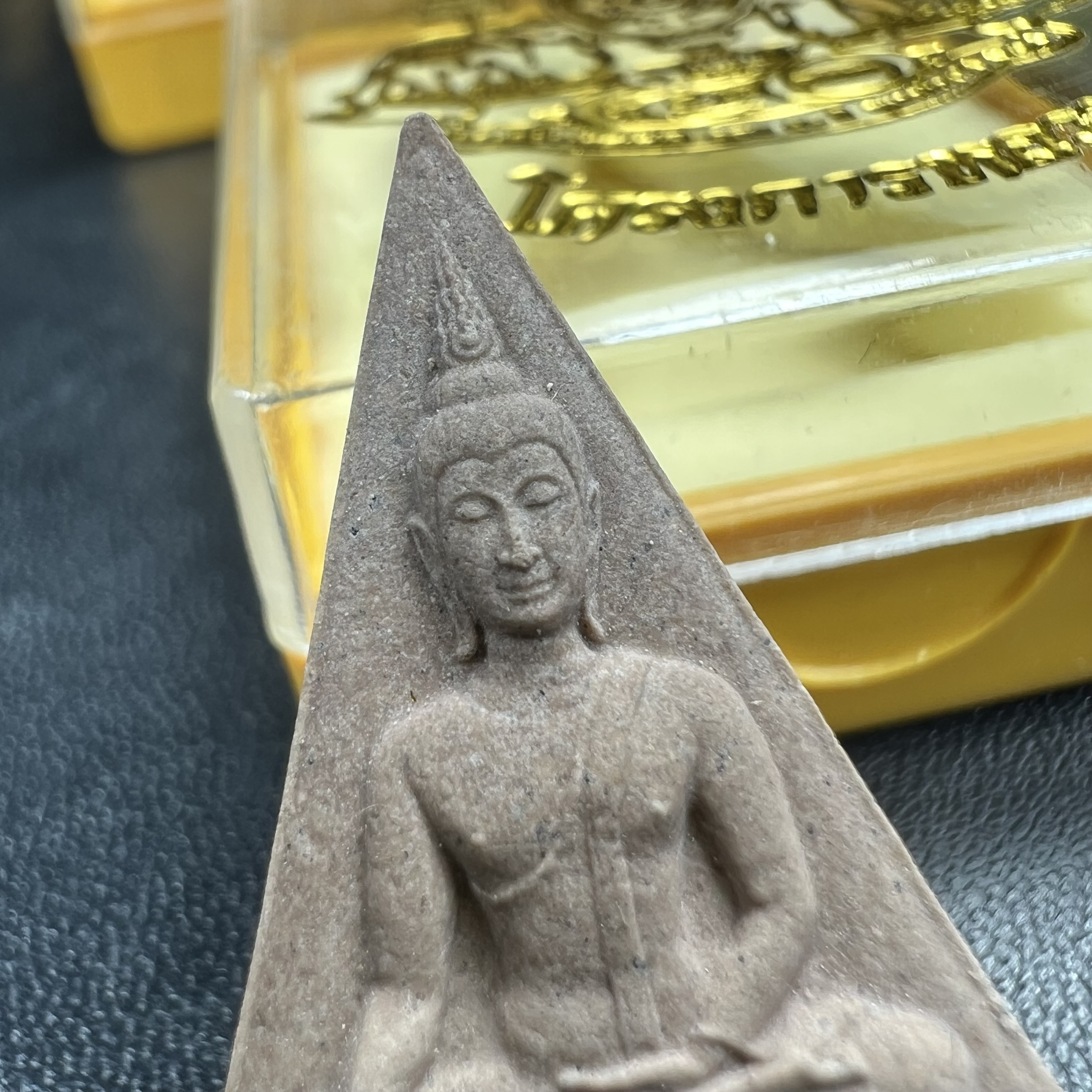 พระพุทธนวราชบพิตร พระพิมพ์จิตรลดา เนื้อผง โครงการหลวง ปี 2539 จัดสร้างในปีมหามงคลกาญจนาภิเษกในหลวงรัชกาลที่ 9 ครองศิริราชย์ครบ 50 ปี คัดสวย พร้อมกล่องบรรจุเดิม พิธีใหญ่ ปลุกเสกวัดพระแก้ว(พิธีดี มวลสารมงคล)