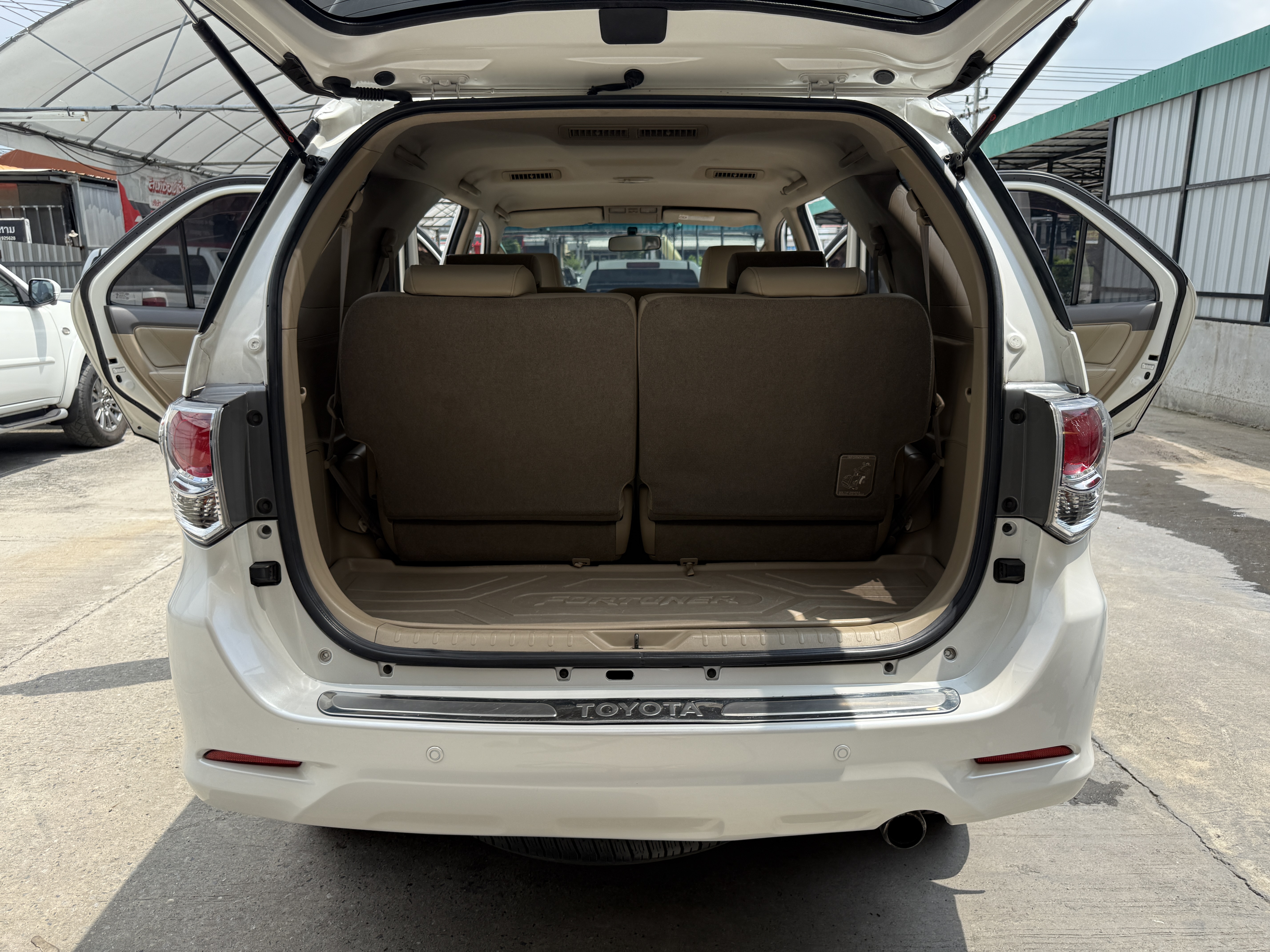 Toyota Fortuner Champ 3.0 V Navi 4WD At 2013 ขาวมุก